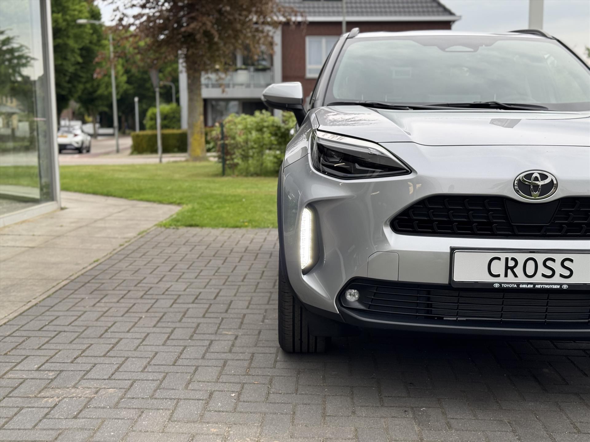 Toyota Yaris Cross 1.5 Hybrid 130PK First Edition Plus | Stoel + Stuurverwarming, Apple CarPlay, Keyless, 17inch, Groot scherm 39468269-3.jpg | Autobedrijf Gielen