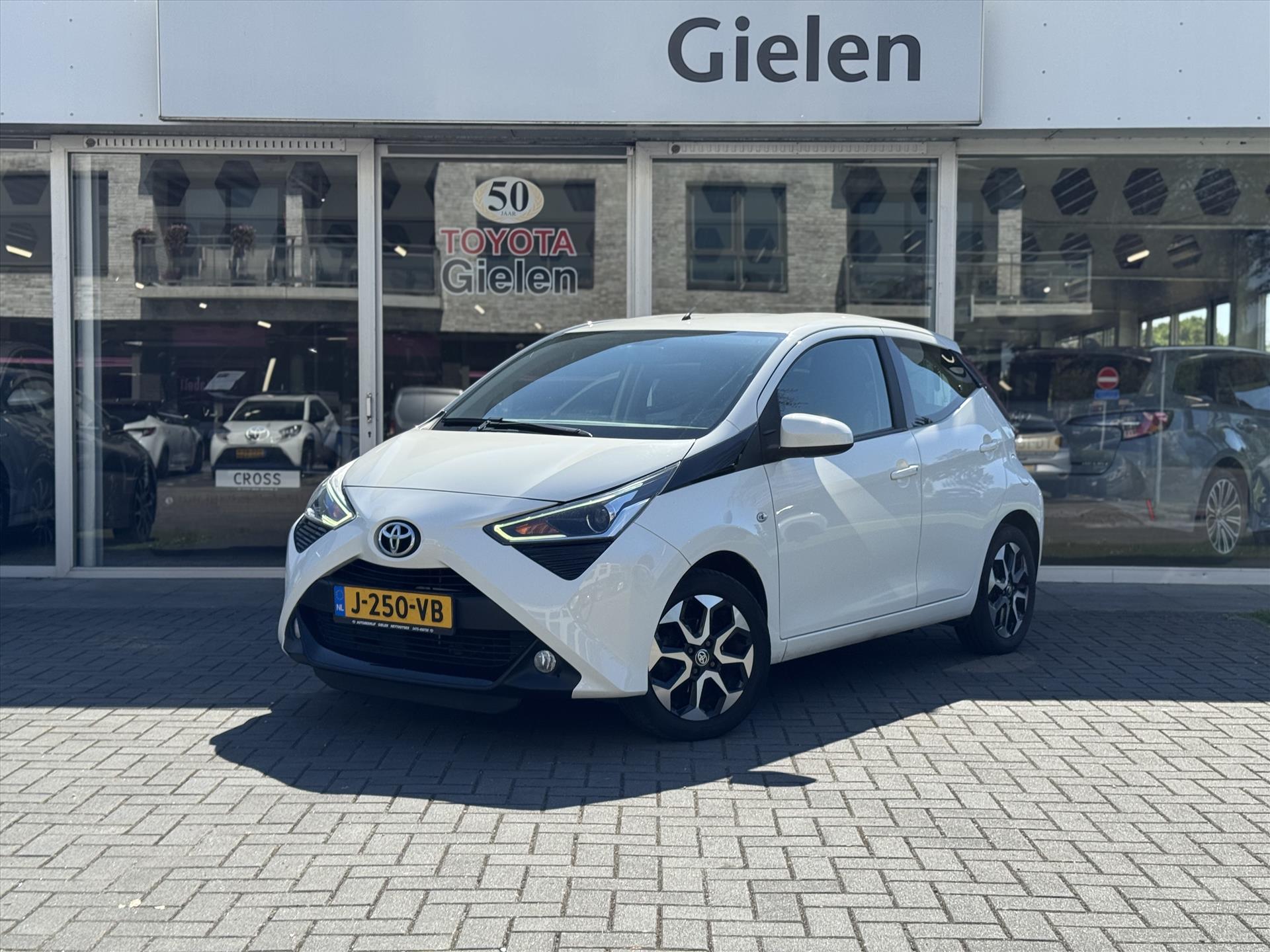 Toyota Aygo 1.0 VVT-i X-Joy | Apple CarPlay/Android Auto, Lichtmetalen velgen, Parkeercamera, Stuurbediening, In hoogte verstelbare stoel 40216921-0.jpg | Autobedrijf Gielen