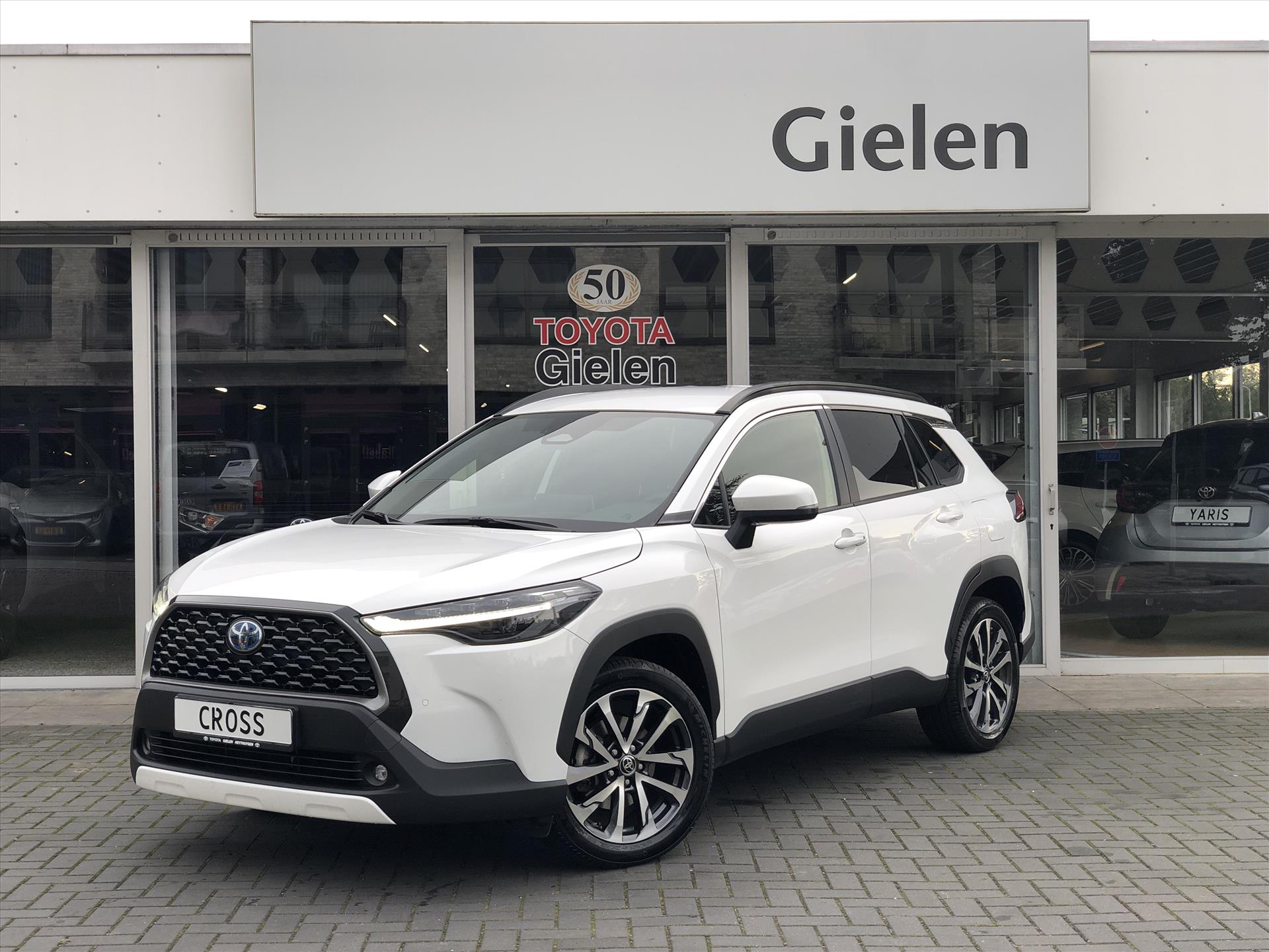 Toyota Corolla Cross 2.0 High Power Hybrid AWD Style | Dodehoekherkenning, Parkeersensoren, Stoel + Stuurverwarming, Keyless, 4X4 40363040-0.jpg | Autobedrijf Gielen