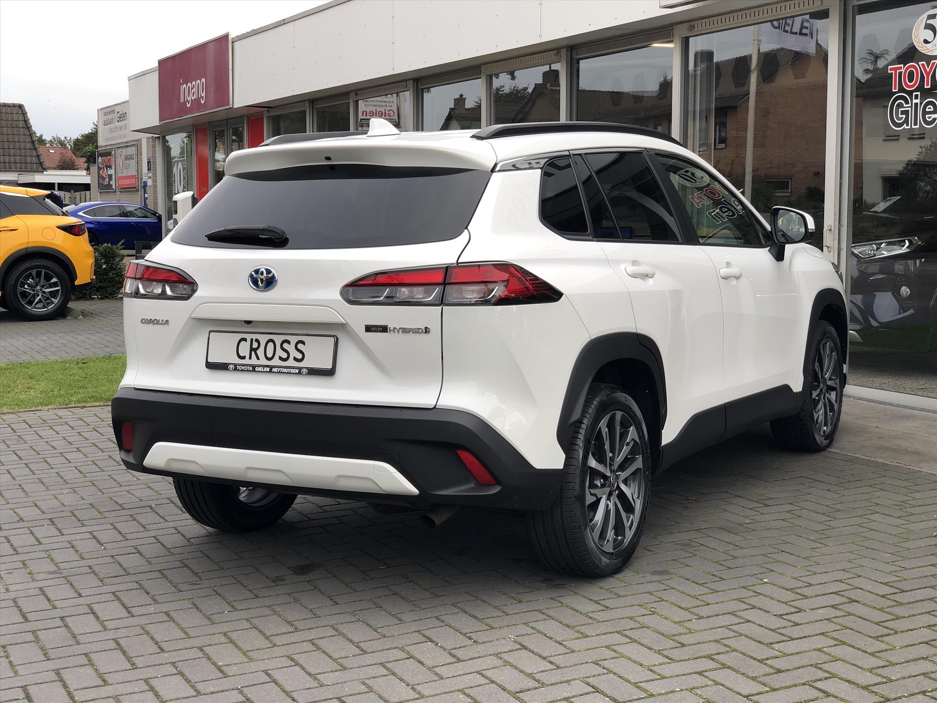 Toyota Corolla Cross 2.0 High Power Hybrid AWD Style | Dodehoekherkenning, Parkeersensoren, Stoel + Stuurverwarming, Keyless, 4X4 40363040-2.jpg | Autobedrijf Gielen