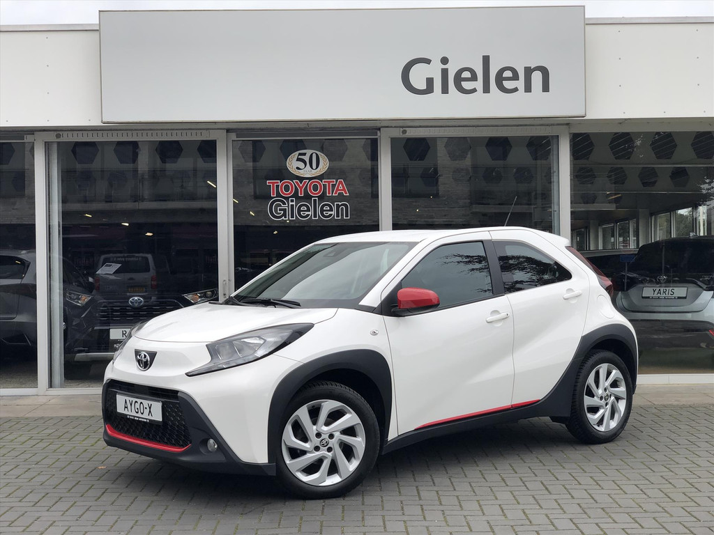 Toyota Aygo X 1.0 VVT-i First | Apple CarPlay/Android Auto, Lichtmetalen velgen, Licht + Regensensor, Parkeersensoren, Stuurbediening 40782358-0.jpg | Autobedrijf Gielen