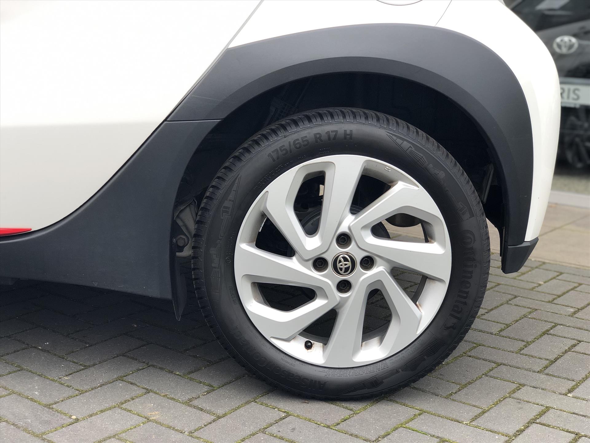 Toyota Aygo X 1.0 VVT-i First | Apple CarPlay/Android Auto, Lichtmetalen velgen, Licht + Regensensor, Parkeersensoren, Stuurbediening 40782358-3.jpg | Autobedrijf Gielen