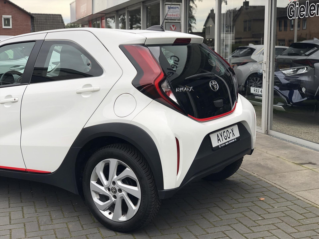 Toyota Aygo X 1.0 VVT-i First | Apple CarPlay/Android Auto, Lichtmetalen velgen, Licht + Regensensor, Parkeersensoren, Stuurbediening 40782358-4.jpg | Autobedrijf Gielen