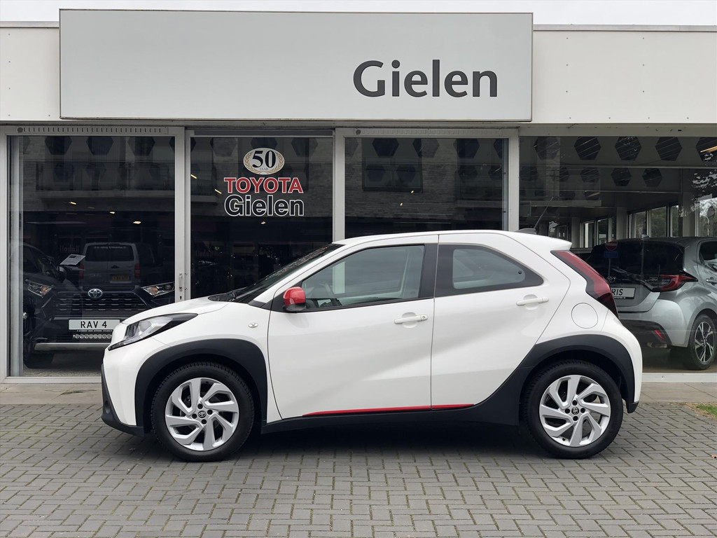 Toyota Aygo X 1.0 VVT-i First | Apple CarPlay/Android Auto, Lichtmetalen velgen, Licht + Regensensor, Parkeersensoren, Stuurbediening 40782358-4.jpg | Autobedrijf Gielen