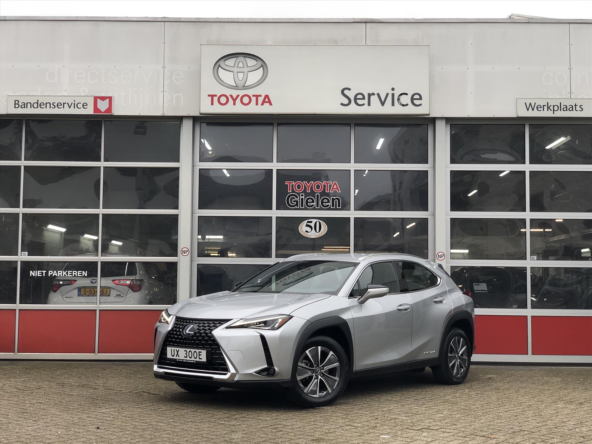 Lexus UX 300e 204pk Business | LED, 17 inch, Apple CarPlay/Android Auto, Parkeercamera, Elektrisch bedienbare stoel, BTW Auto 41258650-1.jpg | Autobedrijf Gielen