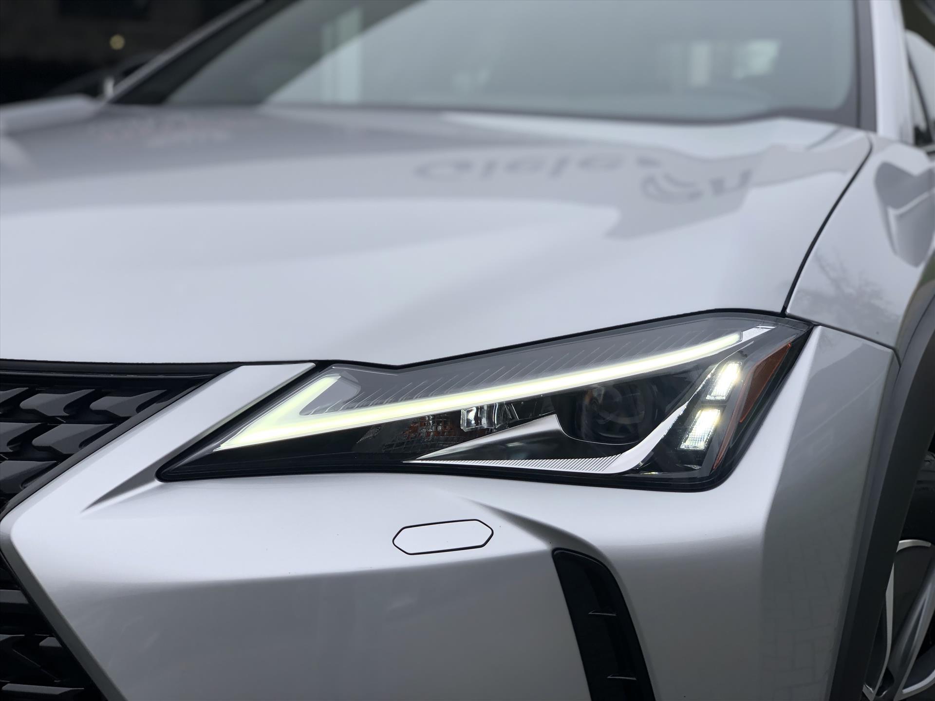 Lexus UX 300e 204pk Business | LED, 17 inch, Apple CarPlay/Android Auto, Parkeercamera, Elektrisch bedienbare stoel, BTW Auto 41258650-2.jpg | Autobedrijf Gielen