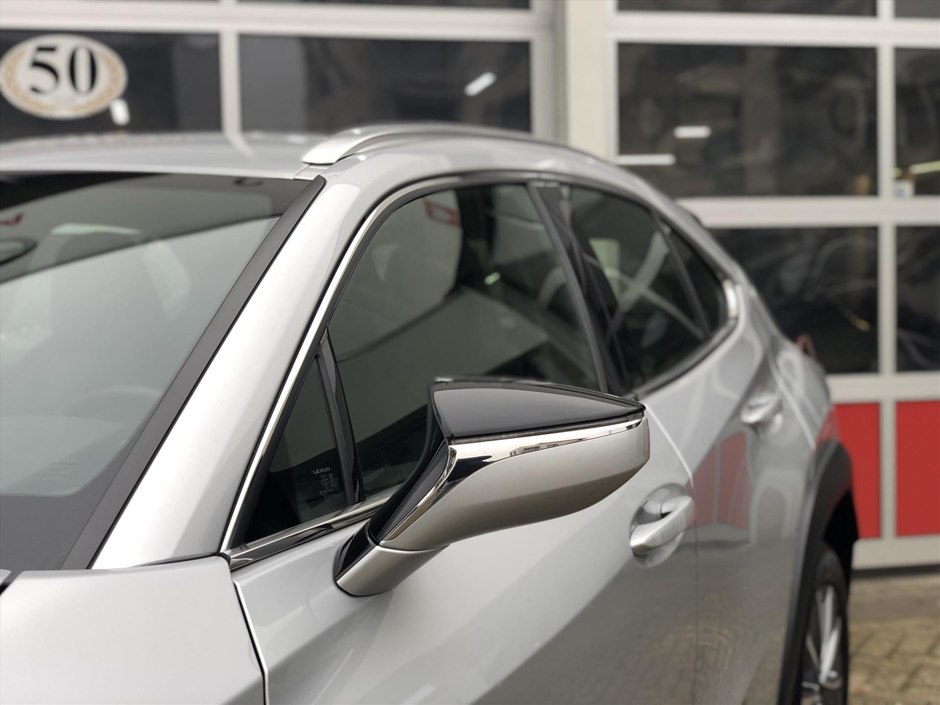 Lexus UX 300e 204pk Business | LED, 17 inch, Apple CarPlay/Android Auto, Parkeercamera, Elektrisch bedienbare stoel, BTW Auto 41258650-4.jpg | Autobedrijf Gielen