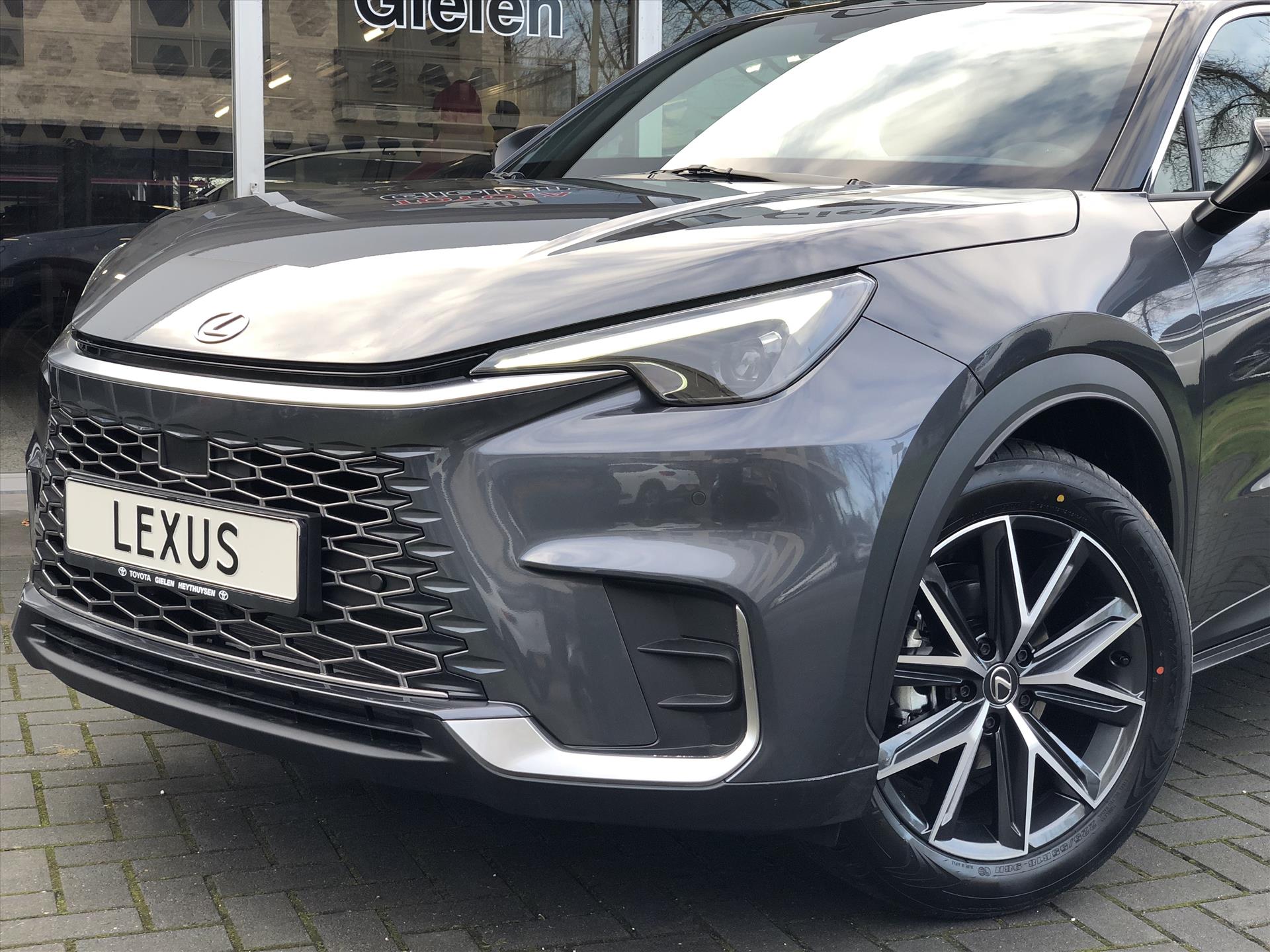Lexus LBX 1.5 Hybrid Emotion Tech Pack Bi Tone | Leer, Elektrische achterklep, Stoel + Stuurverwarming, Parkeersensoren, Dodehoekherkennin 41797144-3.jpg | Autobedrijf Gielen