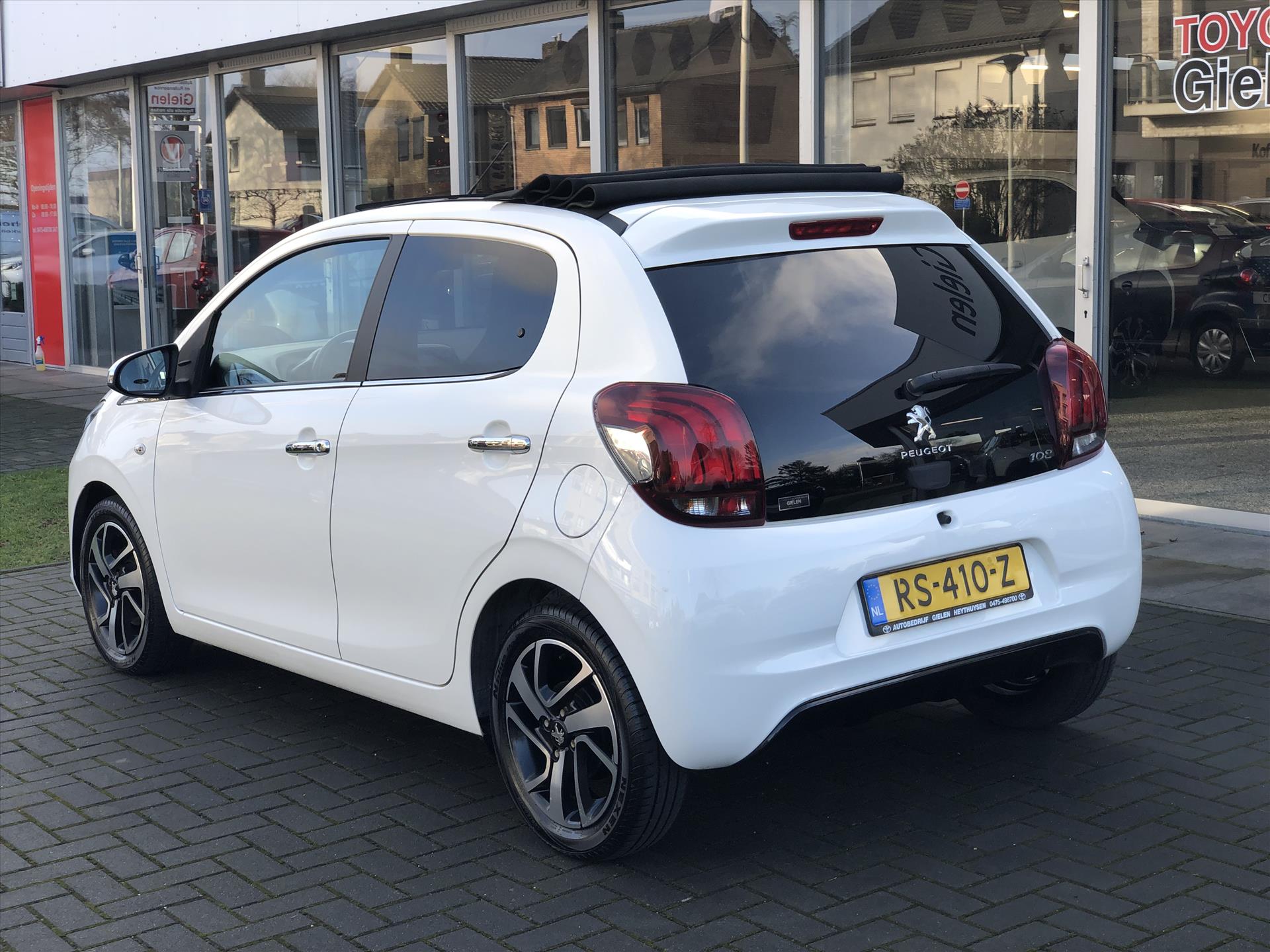 Peugeot 108 1.0 e-VTi Allure TOP! Cabrio | Open dak, Lichtmetalen velgen, Privacy Glass, Airco, Stuurbediening, In hoogte verstelbare stoel 41892251-2.jpg | Autobedrijf Gielen