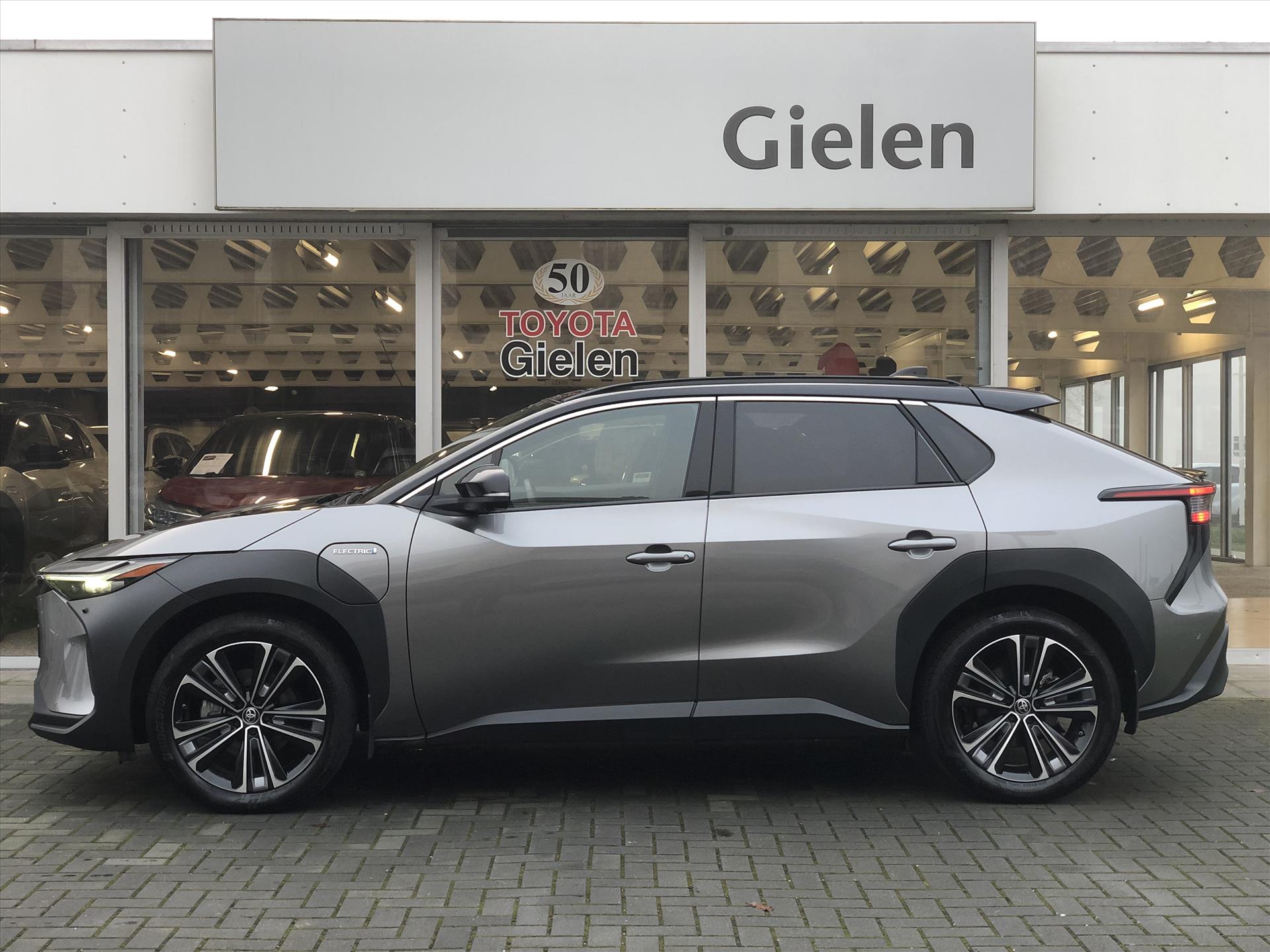 Toyota Bz4x 71,4 kWh 204pk Premium | Panoramadak, JBL, Geheugenfunctie, Stoelventilatie, Leer, Stuurverwarming, 20inch 41983138-3.jpg | Autobedrijf Gielen