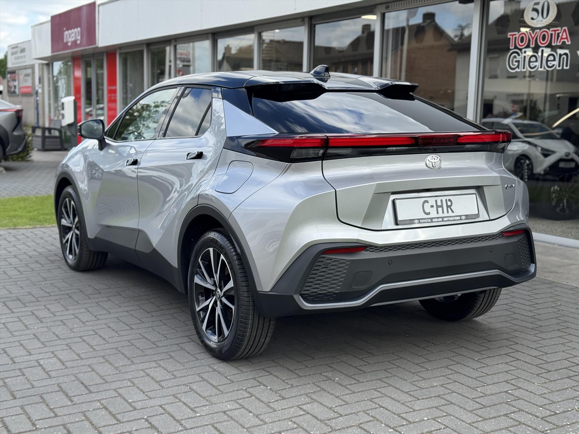 Toyota C-HR 2.0 High Power Hybrid First Edition | Groot scherm, Dodehoekherkenning, Stoel + Stuurverwarming, Parkeersensoren, Keyless 42426328-3.jpg | Autobedrijf Gielen