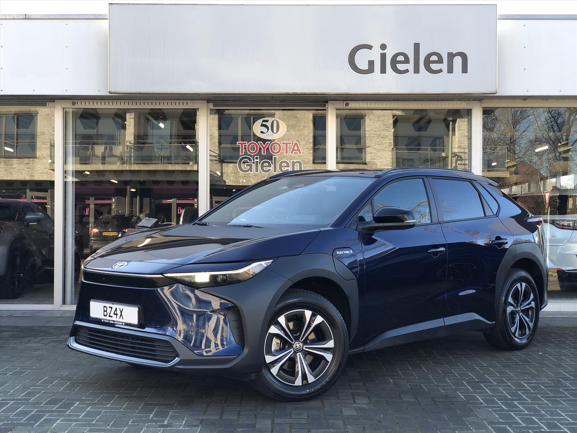 Toyota Bz4x 71,4 kWh 204pk Dynamic | Groot scherm, 360 Camera, Parkeersensoren, Elektrische achterklep, LED, Stoel + Stuurverwarming 42461011-0.jpg | Autobedrijf Gielen