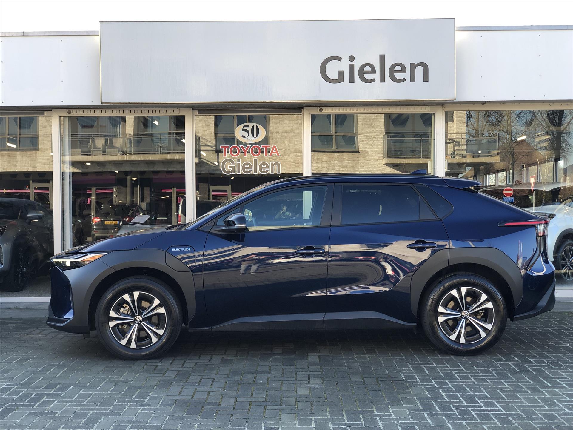 Toyota Bz4x 71,4 kWh 204pk Dynamic | Groot scherm, 360 Camera, Parkeersensoren, Elektrische achterklep, LED, Stoel + Stuurverwarming 42461011-4.jpg | Autobedrijf Gielen