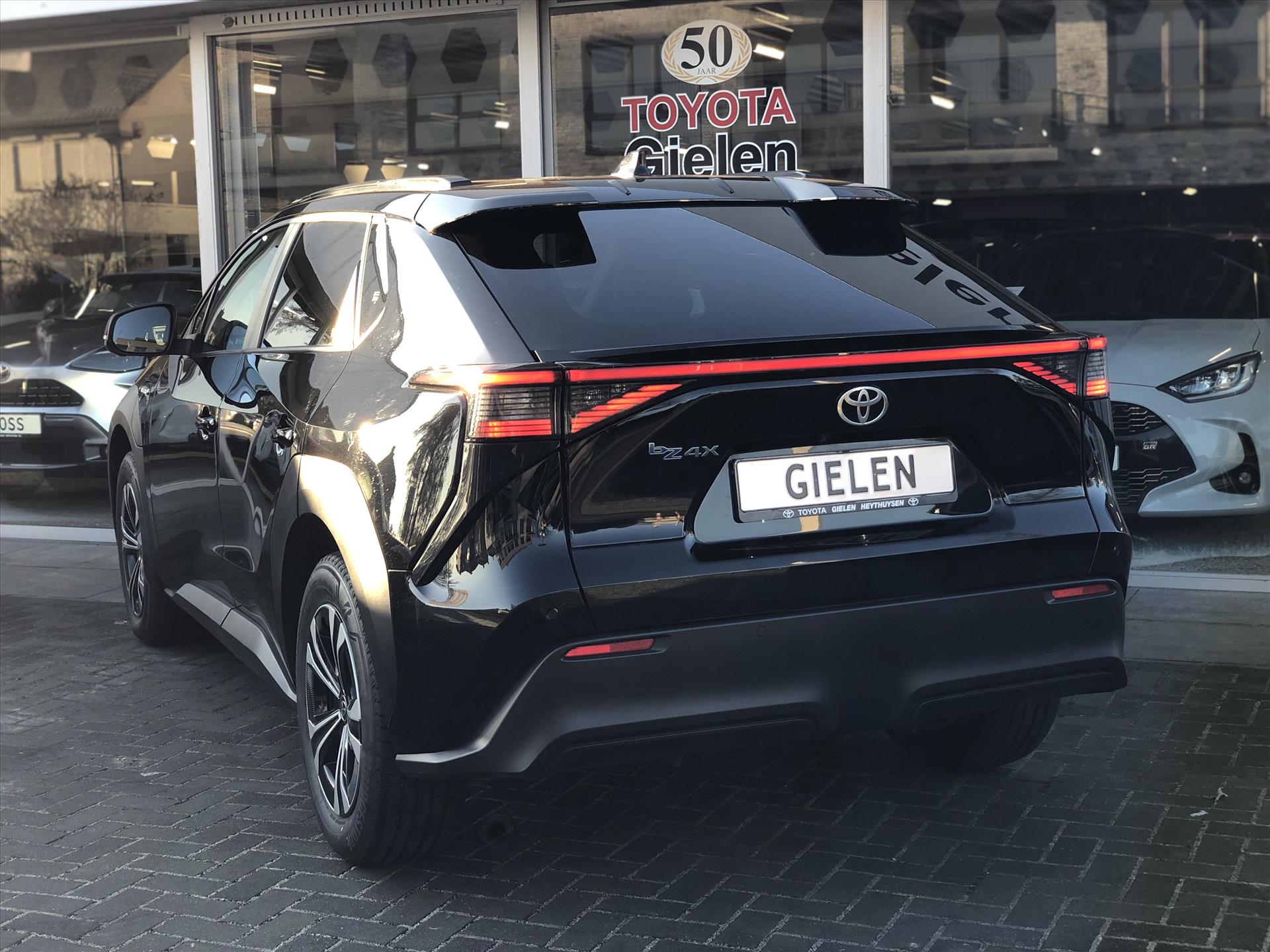 Toyota Bz4x 71,4 kWh 204pk Dynamic | Groot scherm, 360 Camera, Parkeersensoren, Elektrische achterklep, LED, Stoel + Stuurverwarming 42461224-10.jpg | Autobedrijf Gielen