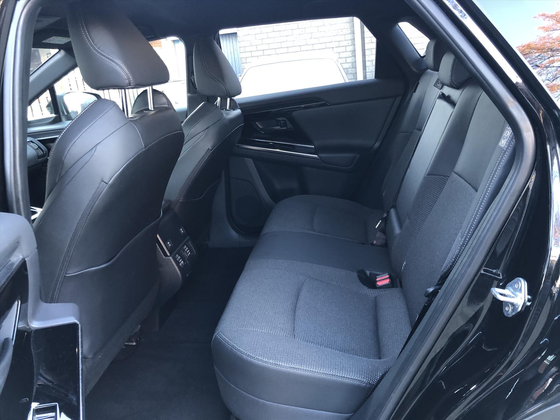 Toyota Bz4x 71,4 kWh 204pk Dynamic | Groot scherm, 360 Camera, Parkeersensoren, Elektrische achterklep, LED, Stoel + Stuurverwarming 42461224-12.jpg | Autobedrijf Gielen