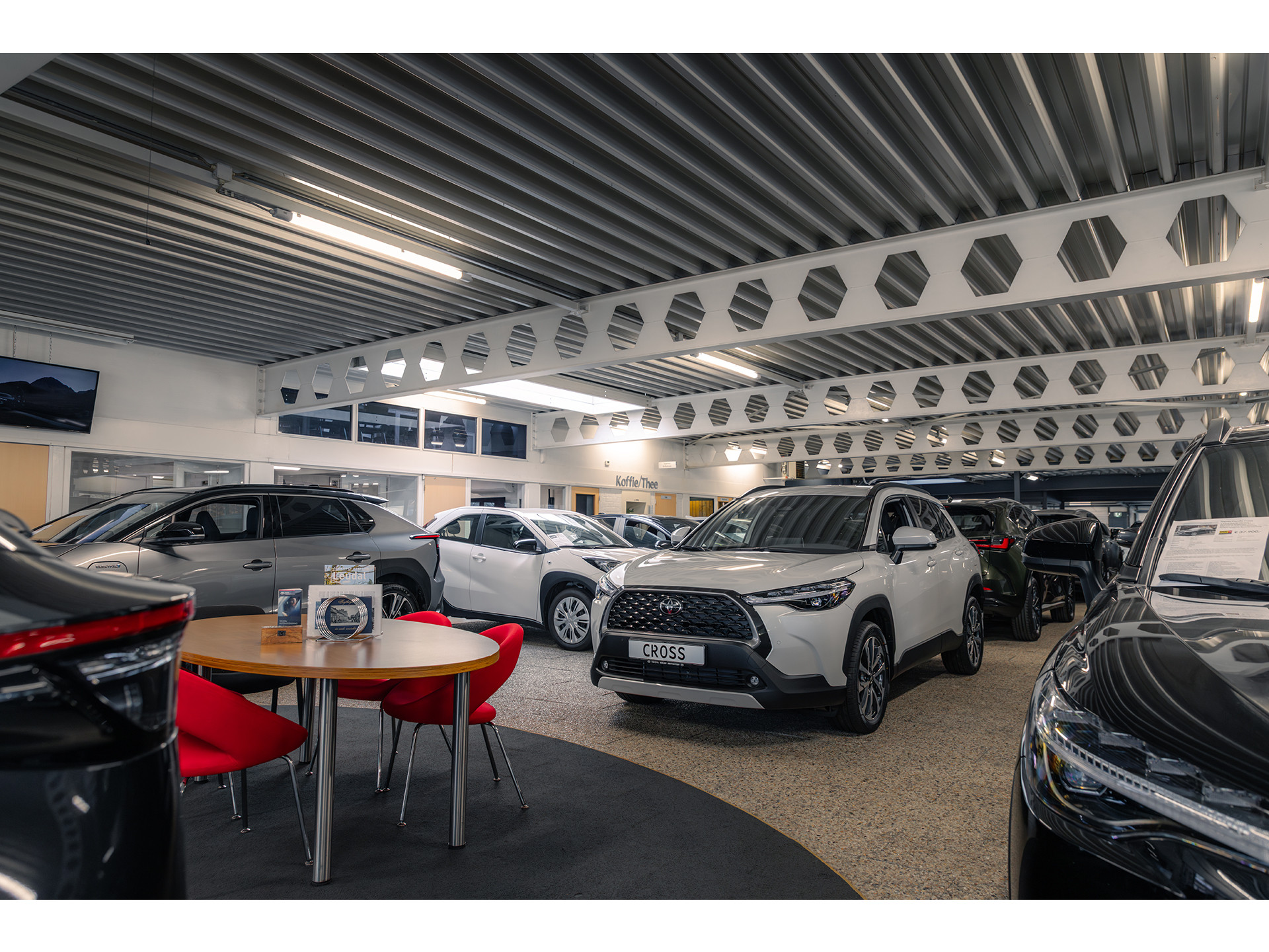 Toyota Bz4x 71,4 kWh 204pk Dynamic | Groot scherm, 360 Camera, Parkeersensoren, Elektrische achterklep, LED, Stoel + Stuurverwarming 42461224-30.jpg | Autobedrijf Gielen
