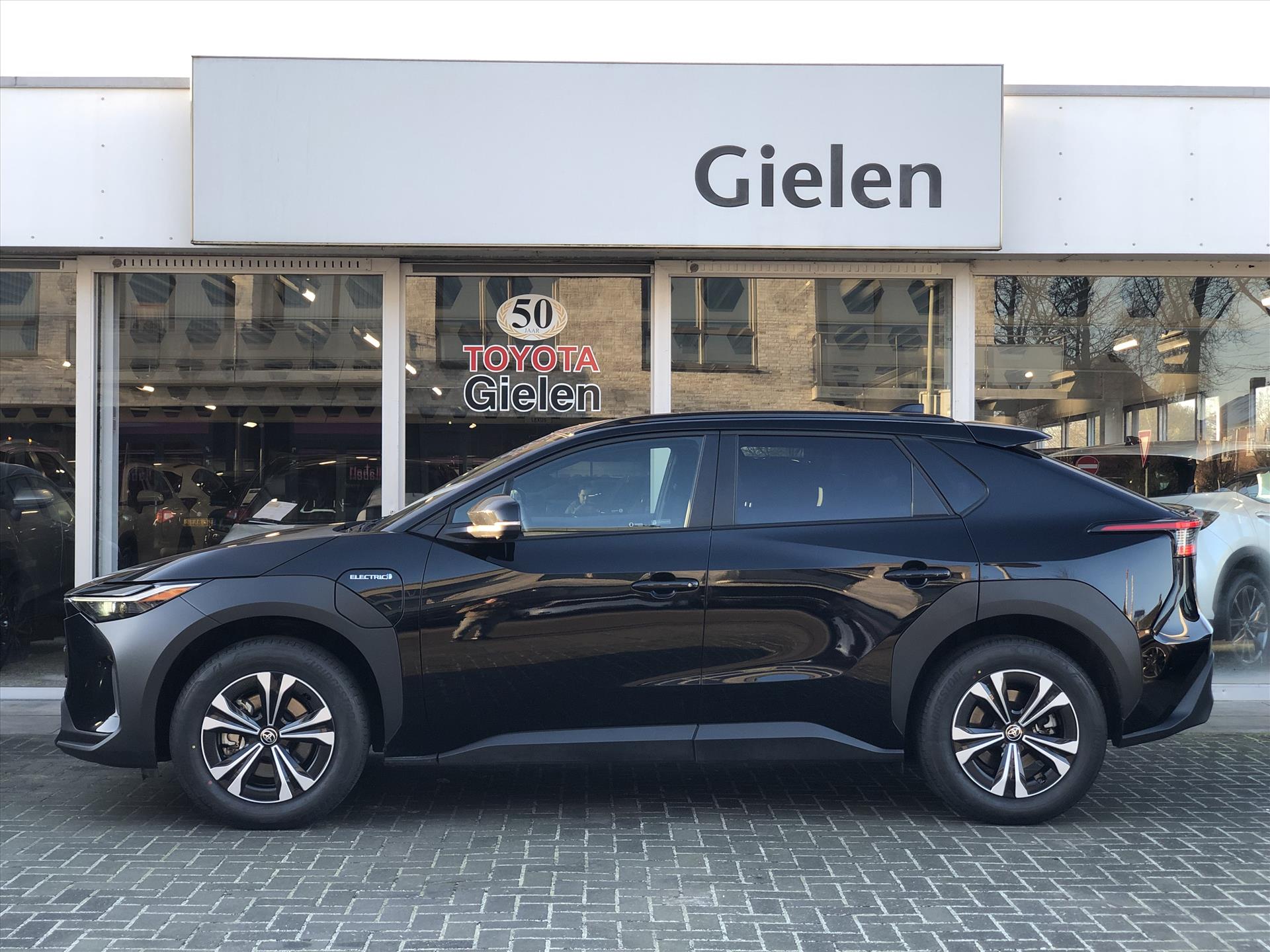 Toyota Bz4x 71,4 kWh 204pk Dynamic | Groot scherm, 360 Camera, Parkeersensoren, Elektrische achterklep, LED, Stoel + Stuurverwarming 42461224-7.jpg | Autobedrijf Gielen