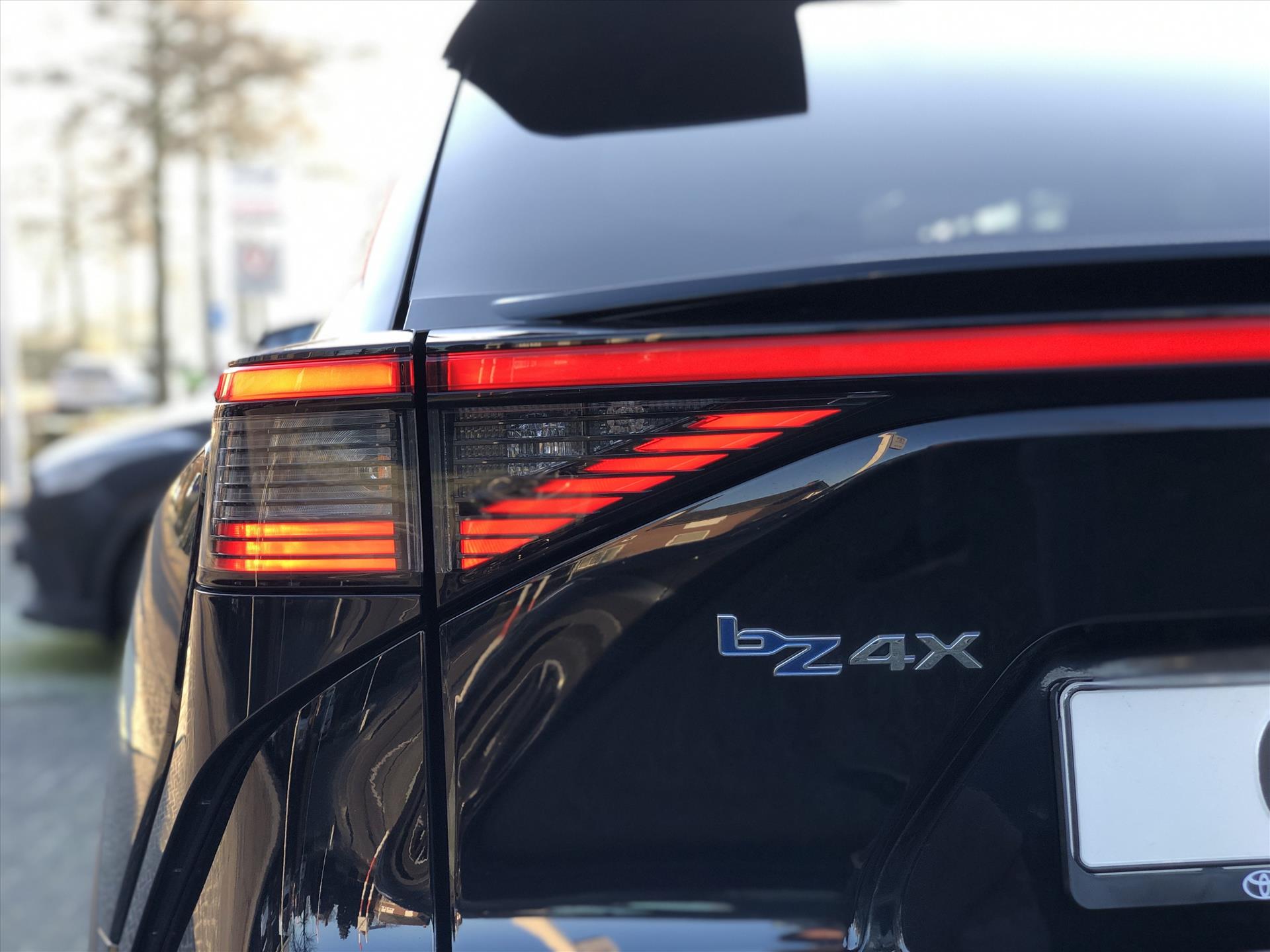 Toyota Bz4x 71,4 kWh 204pk Dynamic | Groot scherm, 360 Camera, Parkeersensoren, Elektrische achterklep, LED, Stoel + Stuurverwarming 42461224-9.jpg | Autobedrijf Gielen