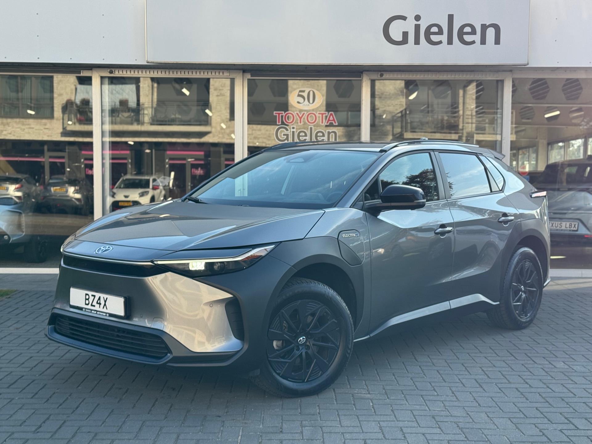 Toyota Bz4x 71,4 kWh 204pk Dynamic | Groot scherm, 360 Camera, Parkeersensoren, Elektrische achterklep, LED, Stoel + Stuurverwarming 42461226-0.jpg | Autobedrijf Gielen