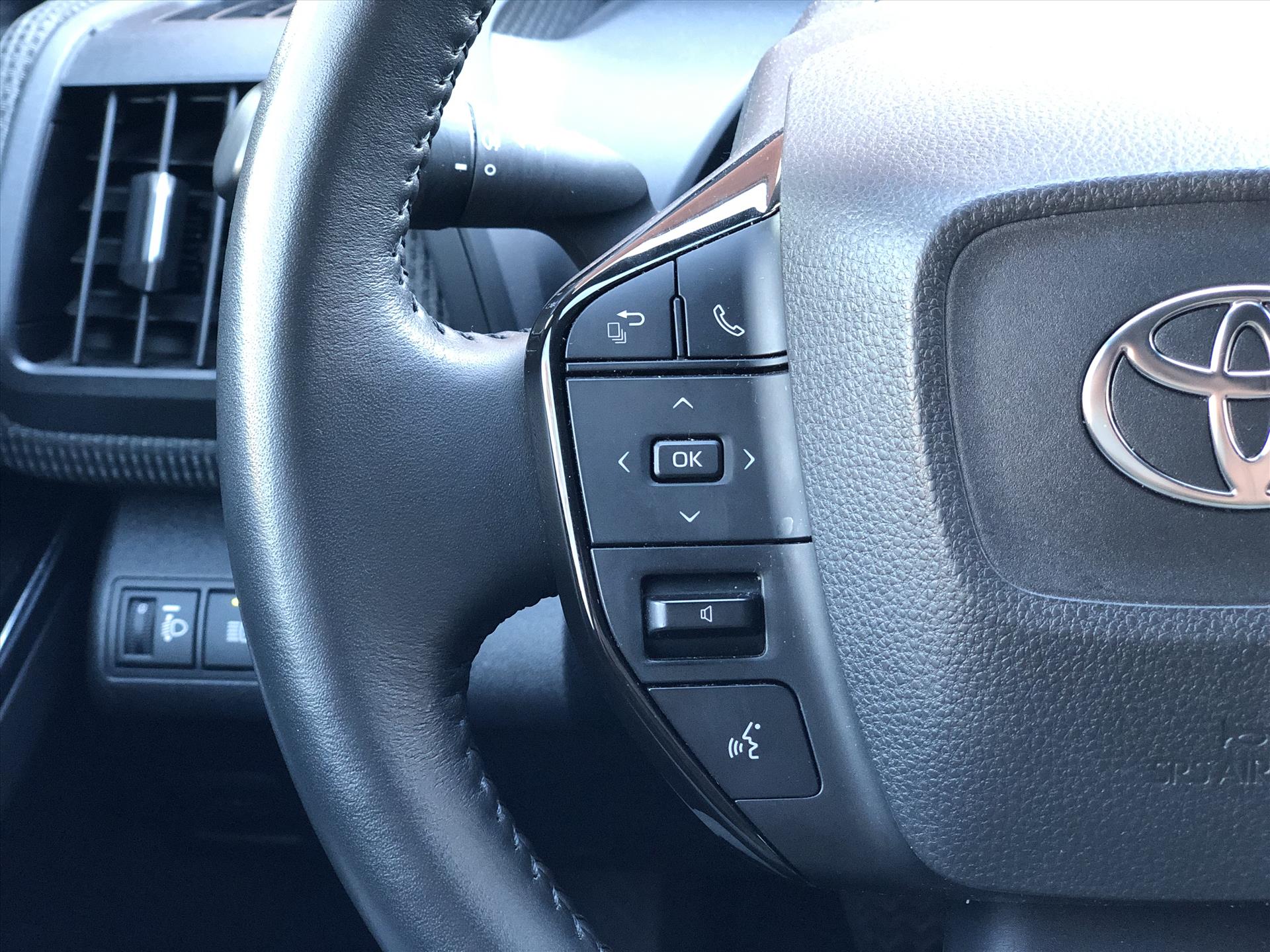 Toyota Bz4x 71,4 kWh 204pk Dynamic | Groot scherm, 360 Camera, Parkeersensoren, Elektrische achterklep, LED, Stoel + Stuurverwarming 42461226-27.jpg | Autobedrijf Gielen