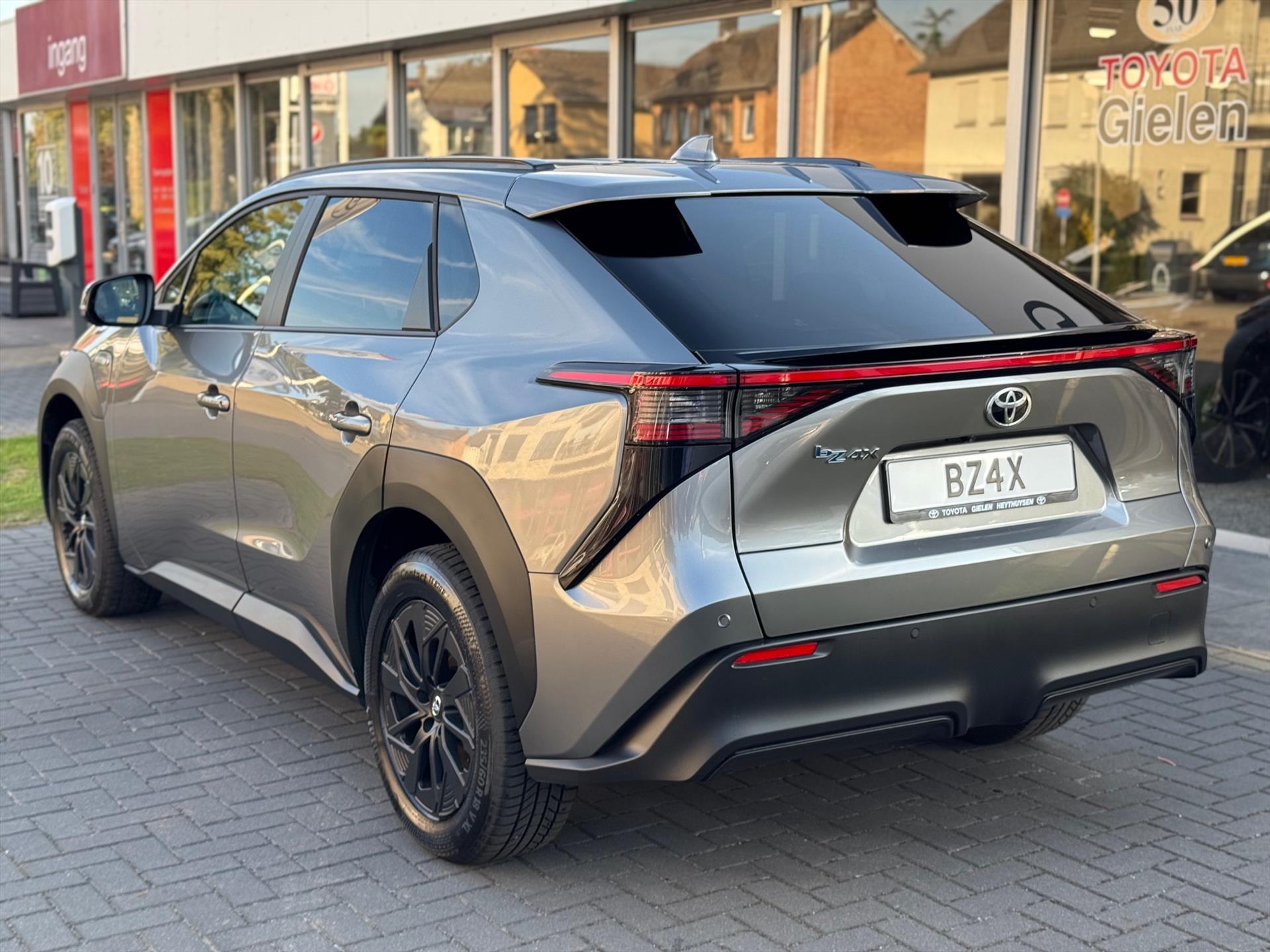 Toyota Bz4x 71,4 kWh 204pk Dynamic | Groot scherm, 360 Camera, Parkeersensoren, Elektrische achterklep, LED, Stoel + Stuurverwarming 42461226-3.jpg | Autobedrijf Gielen