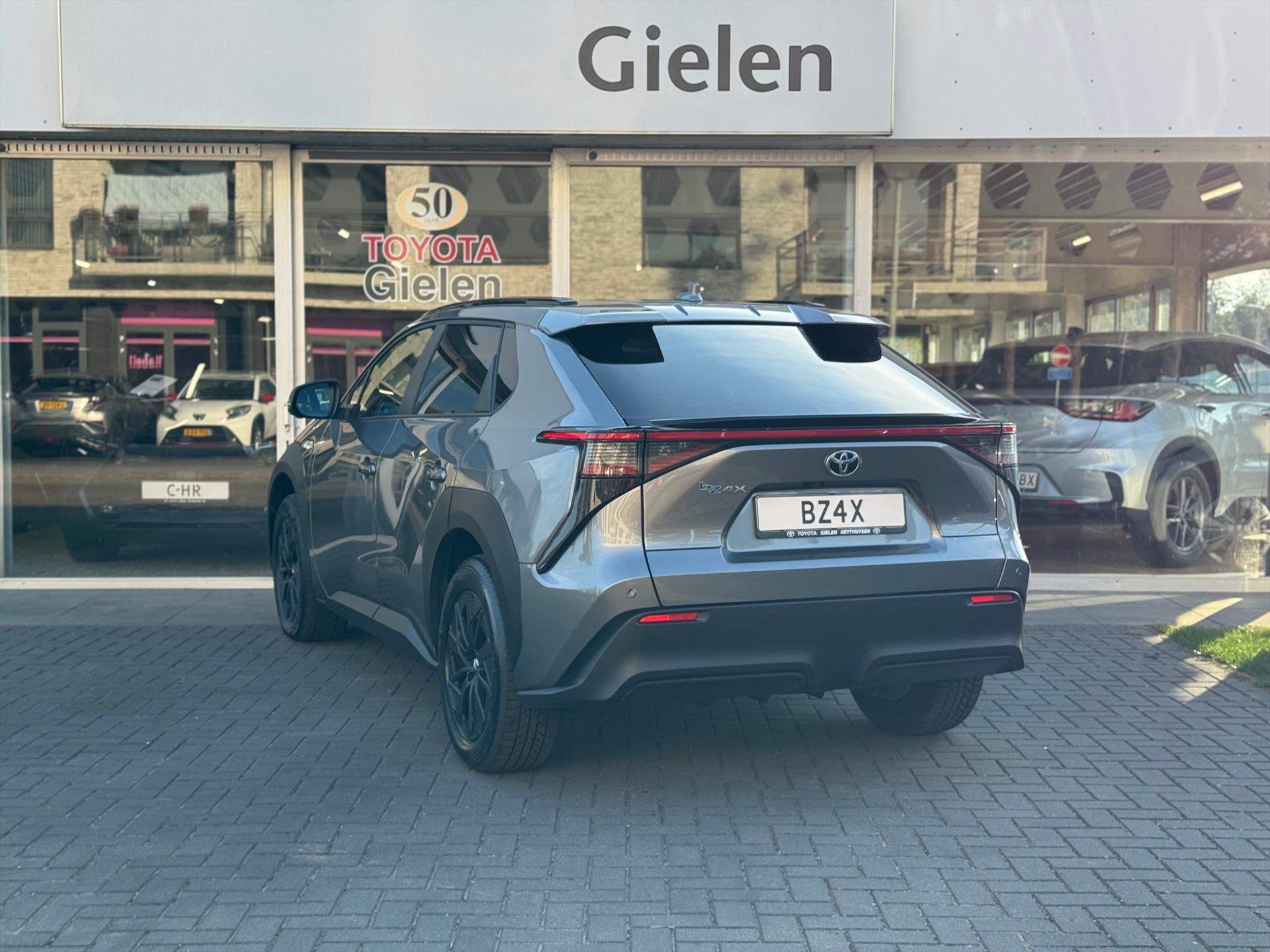 Toyota Bz4x 71,4 kWh 204pk Dynamic | Groot scherm, 360 Camera, Parkeersensoren, Elektrische achterklep, LED, Stoel + Stuurverwarming 42461226-40.jpg | Autobedrijf Gielen
