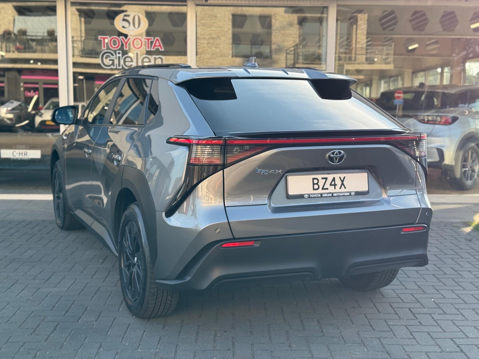 Toyota Bz4x 71,4 kWh 204pk Dynamic | Groot scherm, 360 Camera, Parkeersensoren, Elektrische achterklep, LED, Stoel + Stuurverwarming 42461226-8.jpg | Autobedrijf Gielen