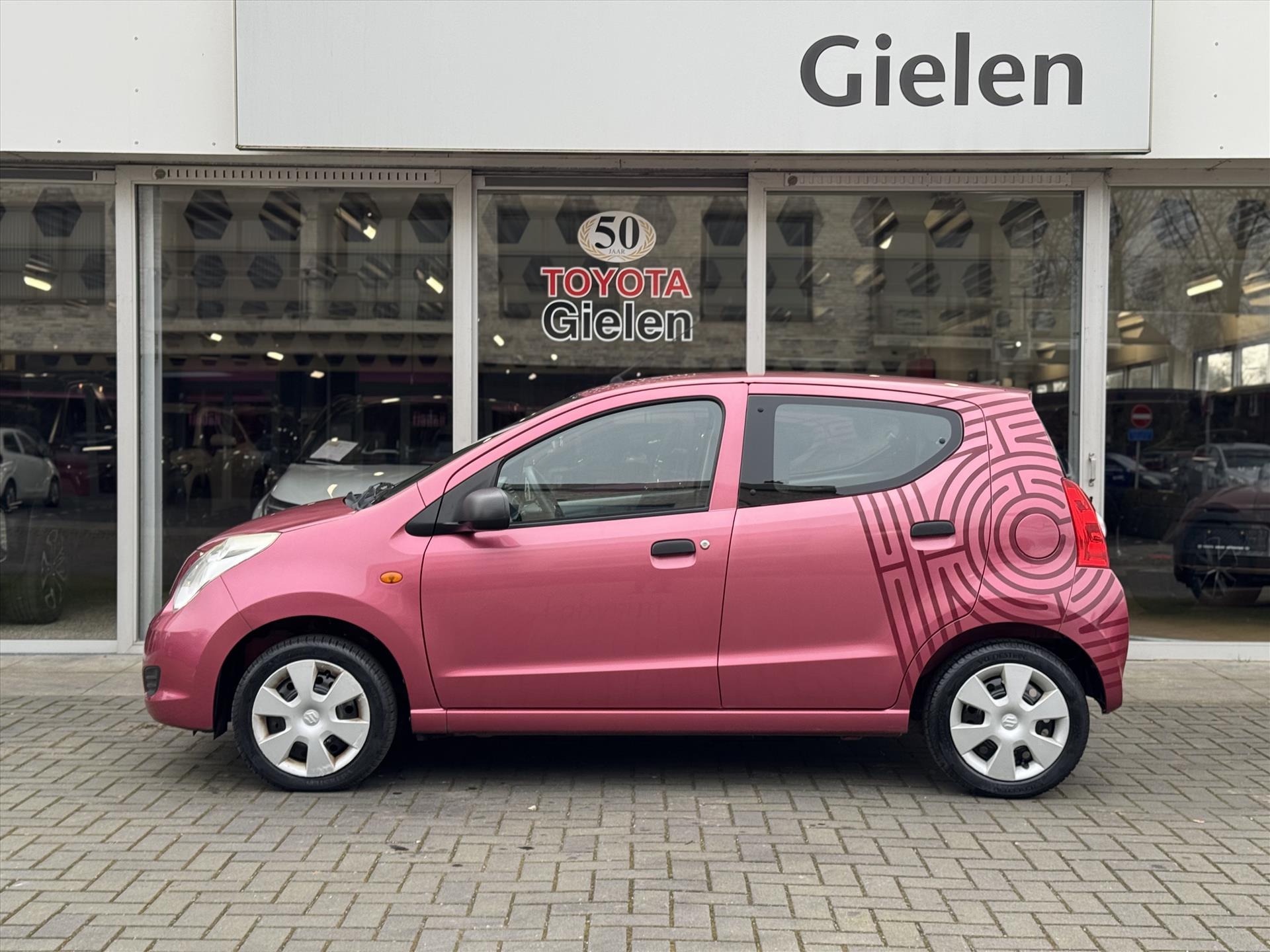 42520848-2.jpg