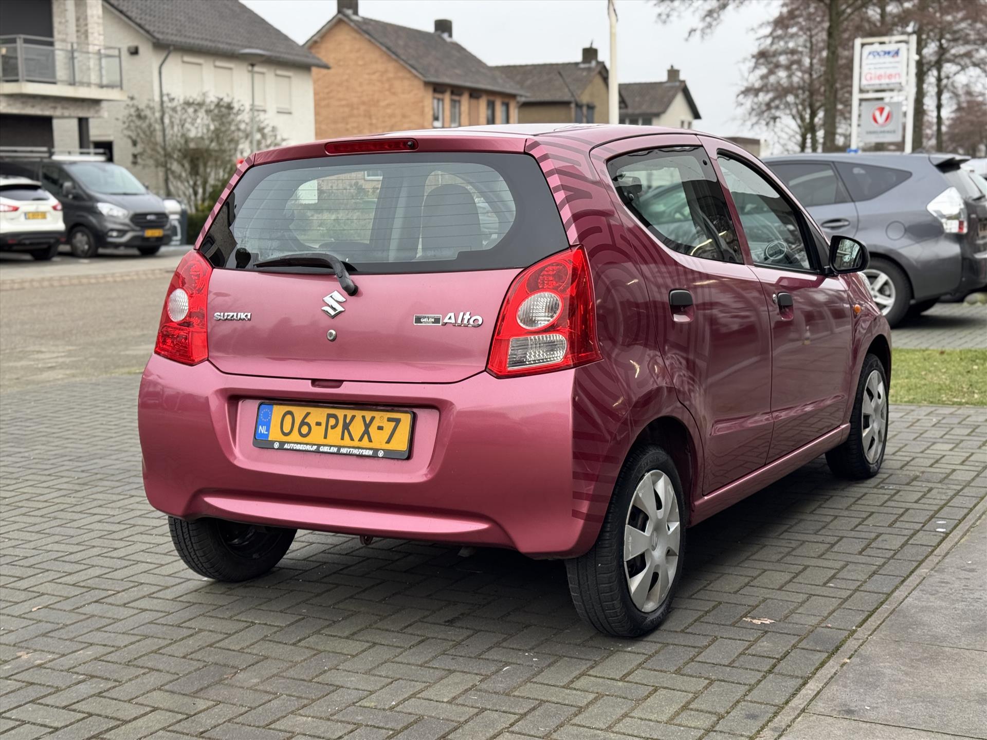 42520848-3.jpg