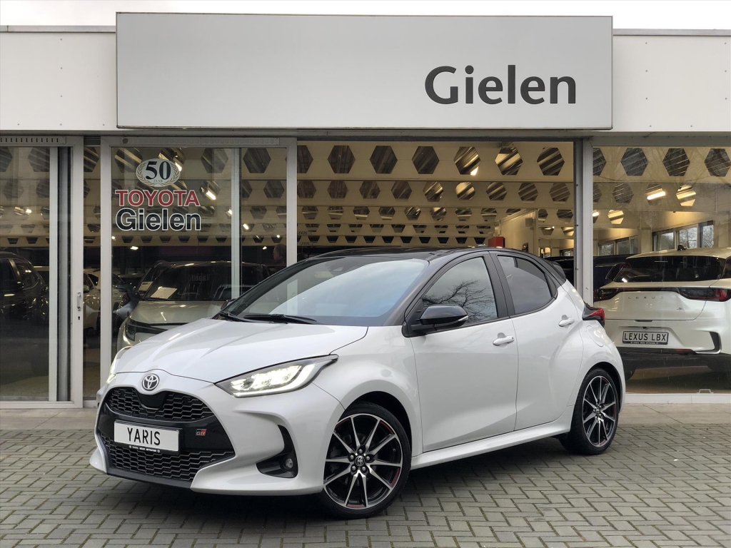 Toyota Yaris 1.5 Hybrid GR Sport | JBL, Dodehoekherkenning, Stoelverwarming, Smart connect, Dynamic Grey, Keyless, CarPlay, Half Leer 42532702-0.jpg | Autobedrijf Gielen