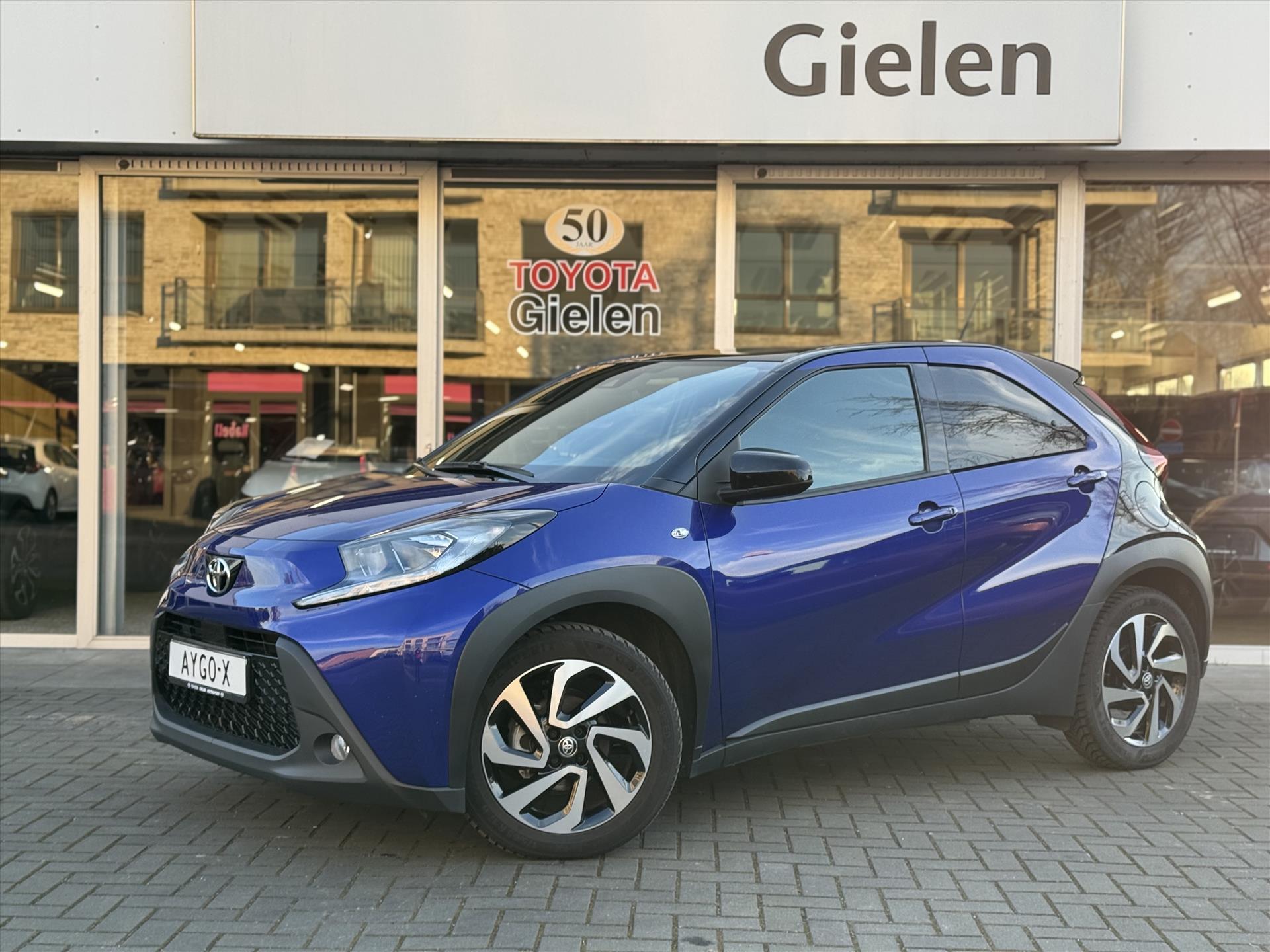 Toyota Aygo X 1.0 VVT-i Pulse | Bi-tone, Privacy glass, 17 inch, Apple carplay/Android auto, Stoelverwarming, Parkeercamera 42707833-0.jpg | Autobedrijf Gielen