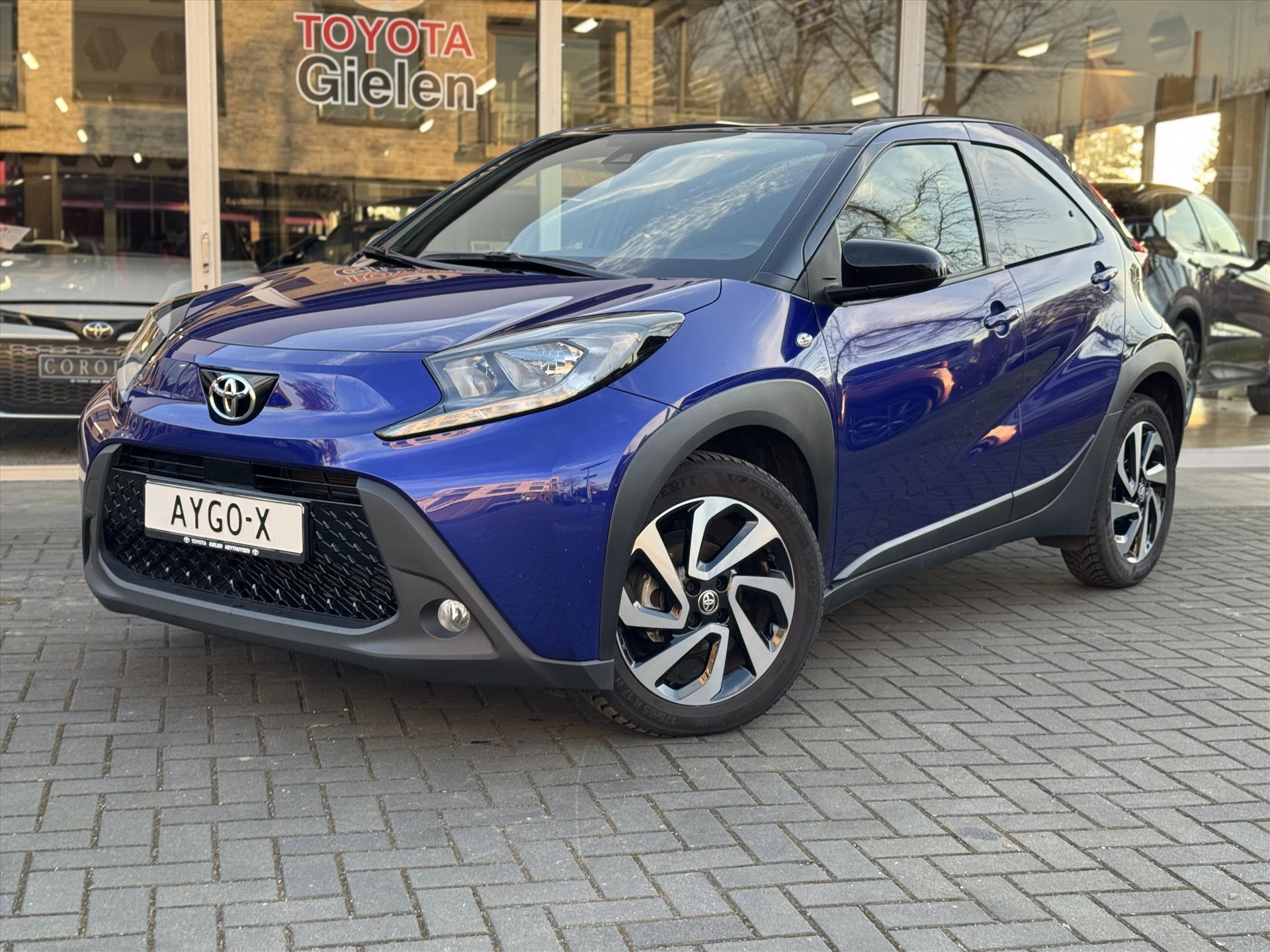 Toyota Aygo X 1.0 VVT-i Pulse | Bi-tone, Privacy glass, 17 inch, Apple carplay/Android auto, Stoelverwarming, Parkeercamera 42707833-2.jpg | Autobedrijf Gielen