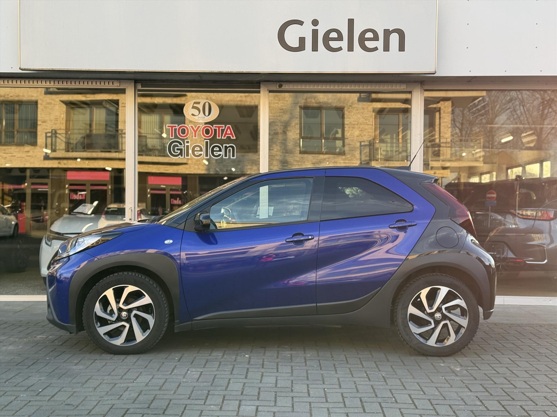 Toyota Aygo X 1.0 VVT-i Pulse | Bi-tone, Privacy glass, 17 inch, Apple carplay/Android auto, Stoelverwarming, Parkeercamera 42707833-3.jpg | Autobedrijf Gielen