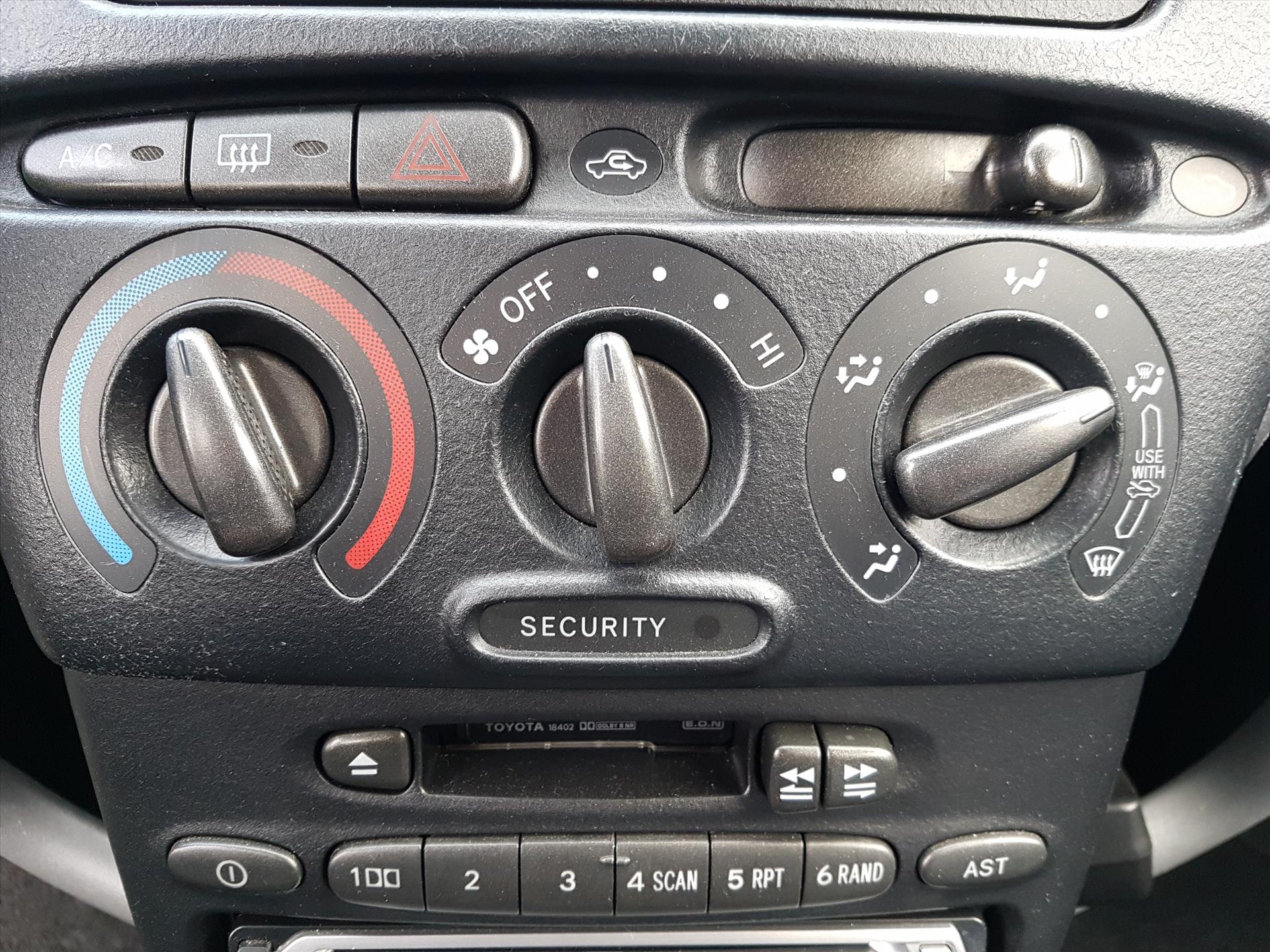 Toyota Yaris Verso 1.3 VVT-i Automaat Sol | Airconditioning, Trekhaak, Radio/CD-Speler, Elektrische ramen, Meeneemprijs incl. nieuwe APK! 42780525-4.jpg | Autobedrijf Gielen