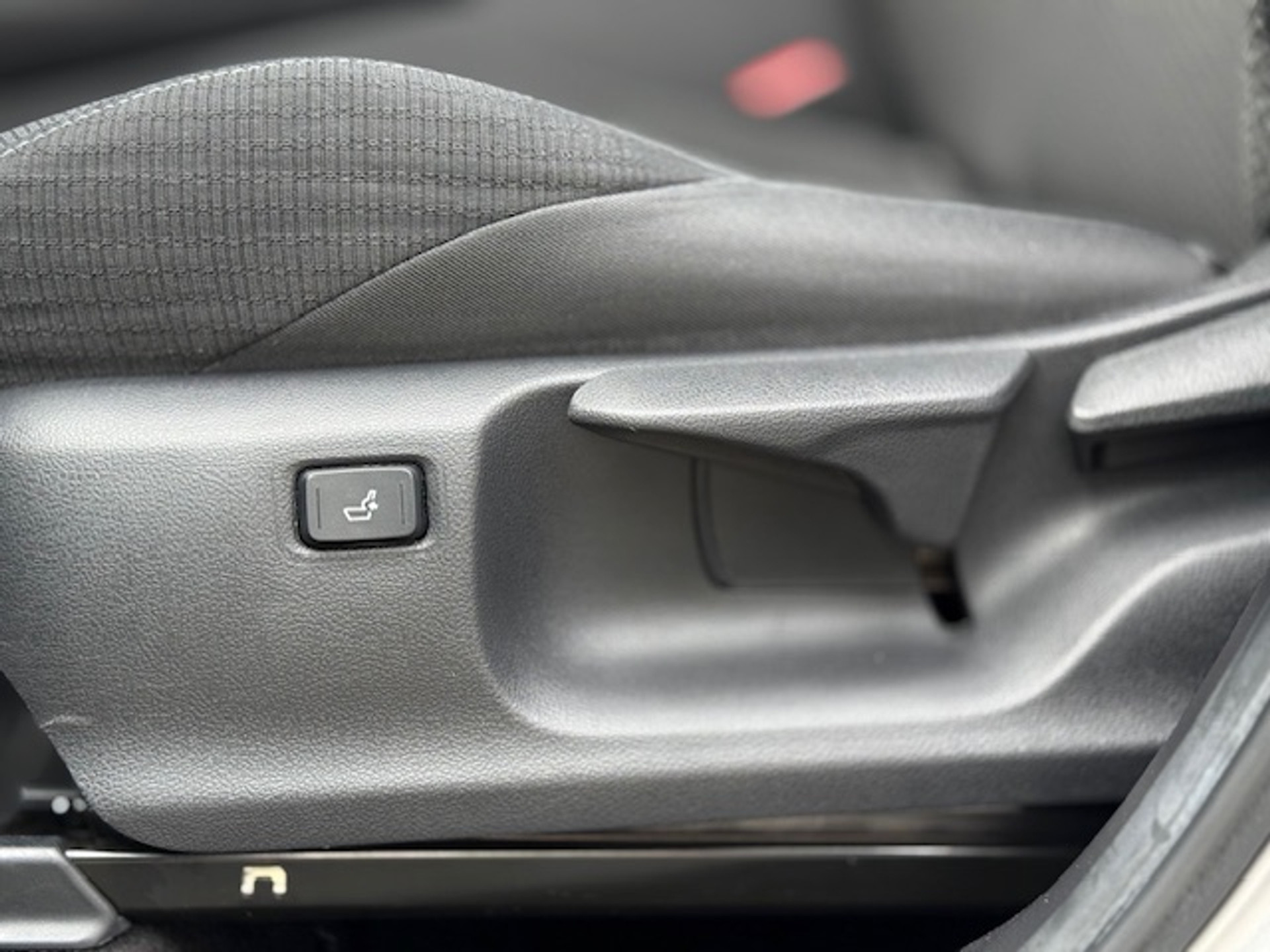 Toyota C-HR 1.8 Hybrid Style | Dodehoekherkenning, Parkeersensoren, Navigatie, Stoel + Stuurverwarming, Keyless, 18 inch 42855260-19.jpg | Autobedrijf Gielen