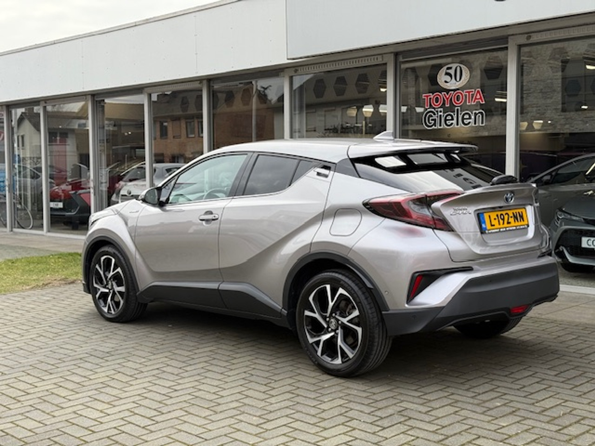 Toyota C-HR 1.8 Hybrid Style | Dodehoekherkenning, Parkeersensoren, Navigatie, Stoel + Stuurverwarming, Keyless, 18 inch 42855260-2.jpg | Autobedrijf Gielen