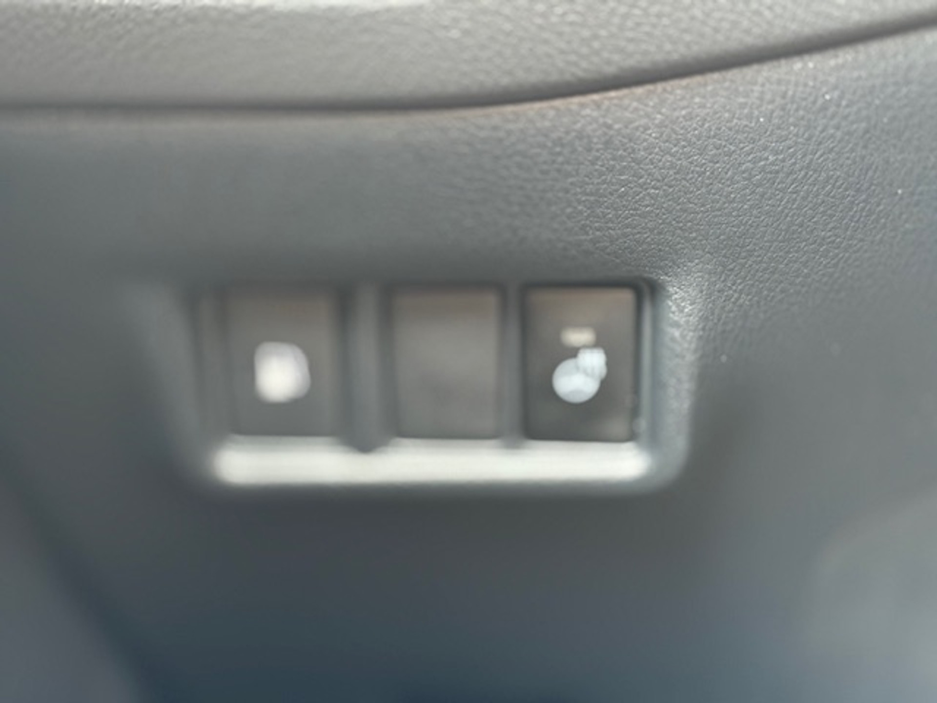 42855260-24.jpg