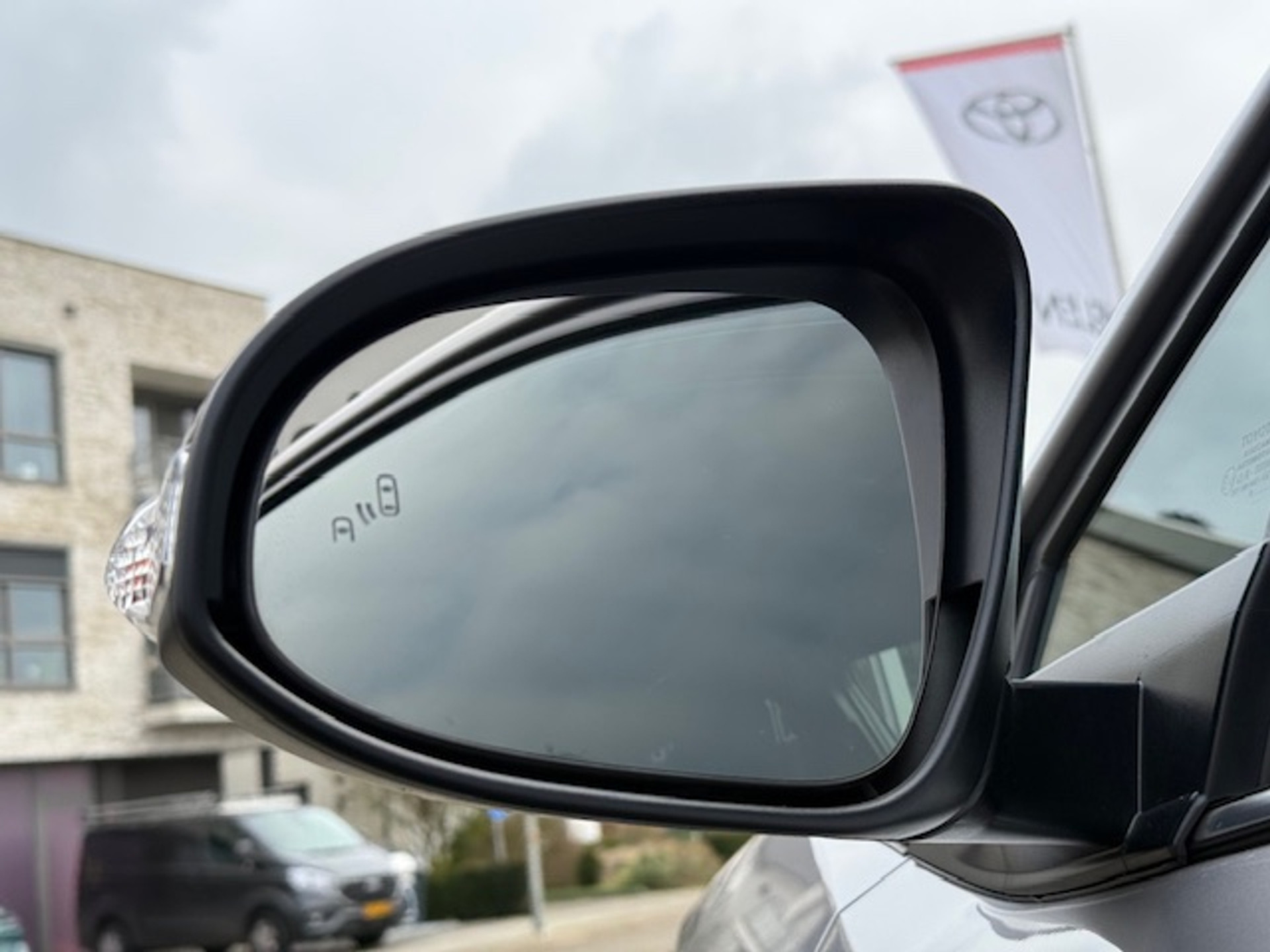 Toyota C-HR 1.8 Hybrid Style | Dodehoekherkenning, Parkeersensoren, Navigatie, Stoel + Stuurverwarming, Keyless, 18 inch 42855260-3.jpg | Autobedrijf Gielen