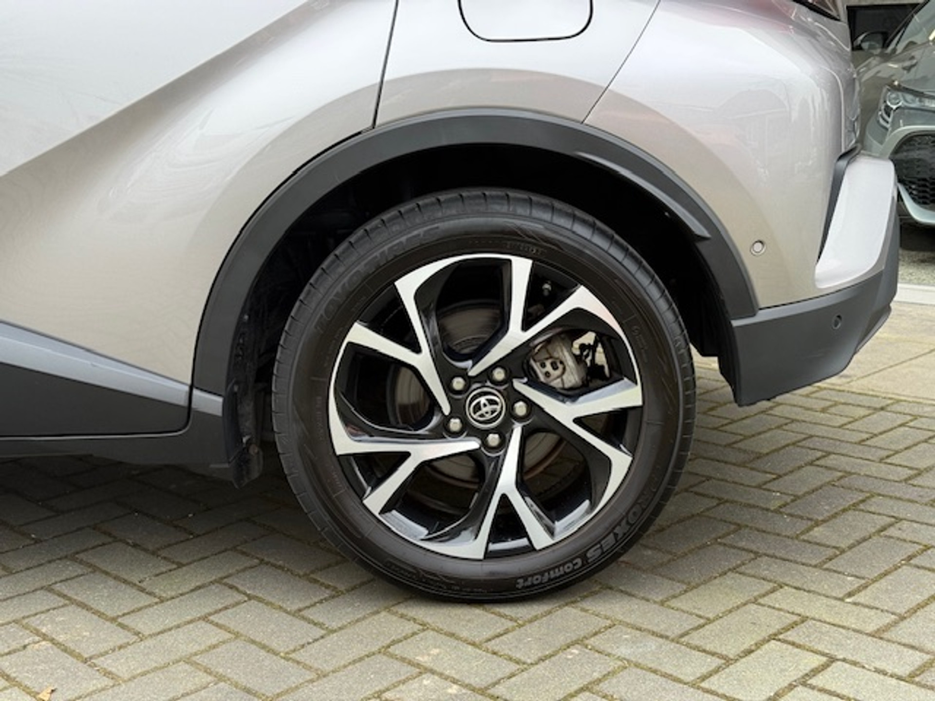 Toyota C-HR 1.8 Hybrid Style | Dodehoekherkenning, Parkeersensoren, Navigatie, Stoel + Stuurverwarming, Keyless, 18 inch 42855260-4.jpg | Autobedrijf Gielen