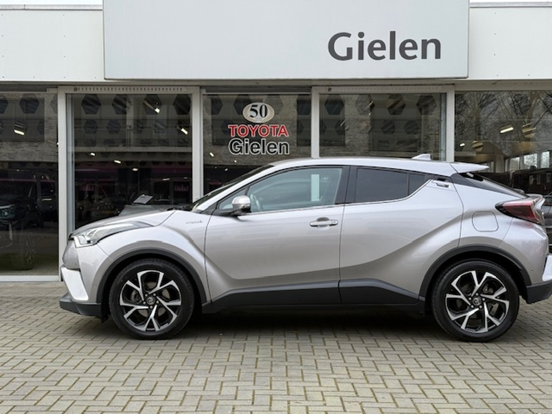 Toyota C-HR 1.8 Hybrid Style | Dodehoekherkenning, Parkeersensoren, Navigatie, Stoel + Stuurverwarming, Keyless, 18 inch 42855260-5.jpg | Autobedrijf Gielen