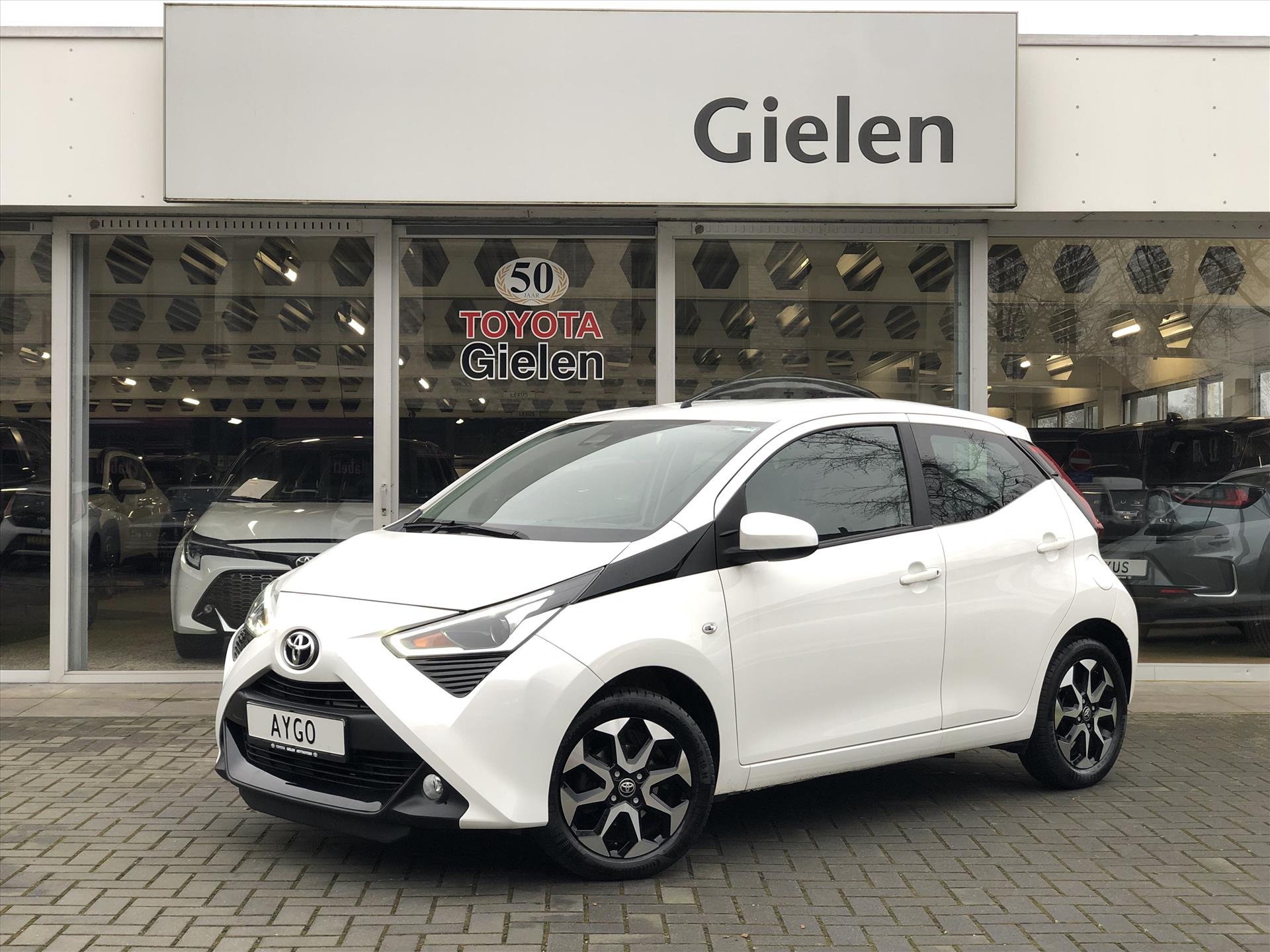 Toyota Aygo 1.0 VVT-i 72pk 5D x-joy | Apple CarPlay/Android Auto, Lichtmetalen velgen, Parkeersensoren, Safety Sense, Camera 42921484-0.jpg | Autobedrijf Gielen