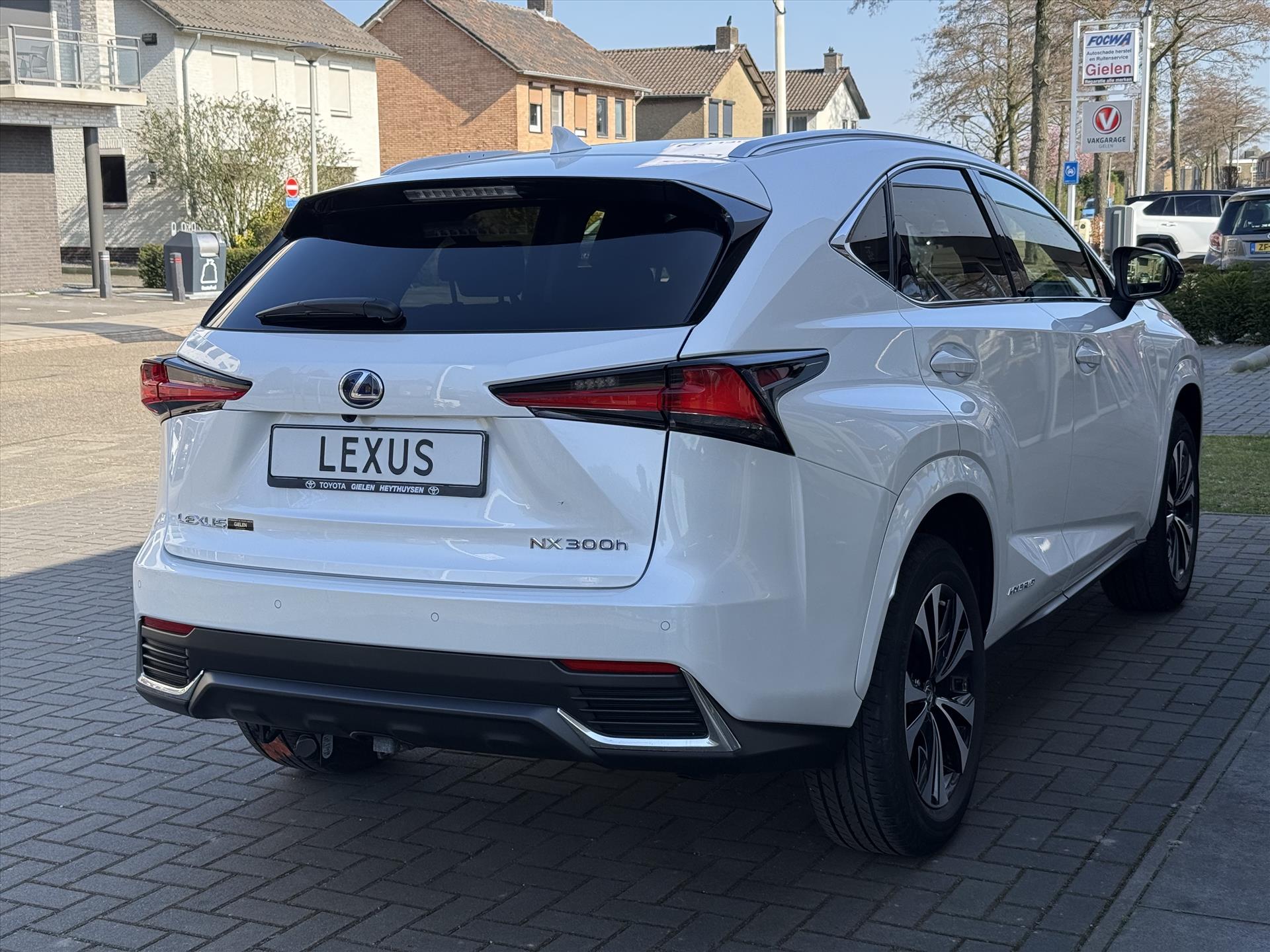 Lexus NX 300h Luxury Line | Trekhaak, Leer, Stoel + Stuurverwarming, Dodehoekherkenning, Elektrische achterklep, 18 inch 43046220-3.jpg | Autobedrijf Gielen