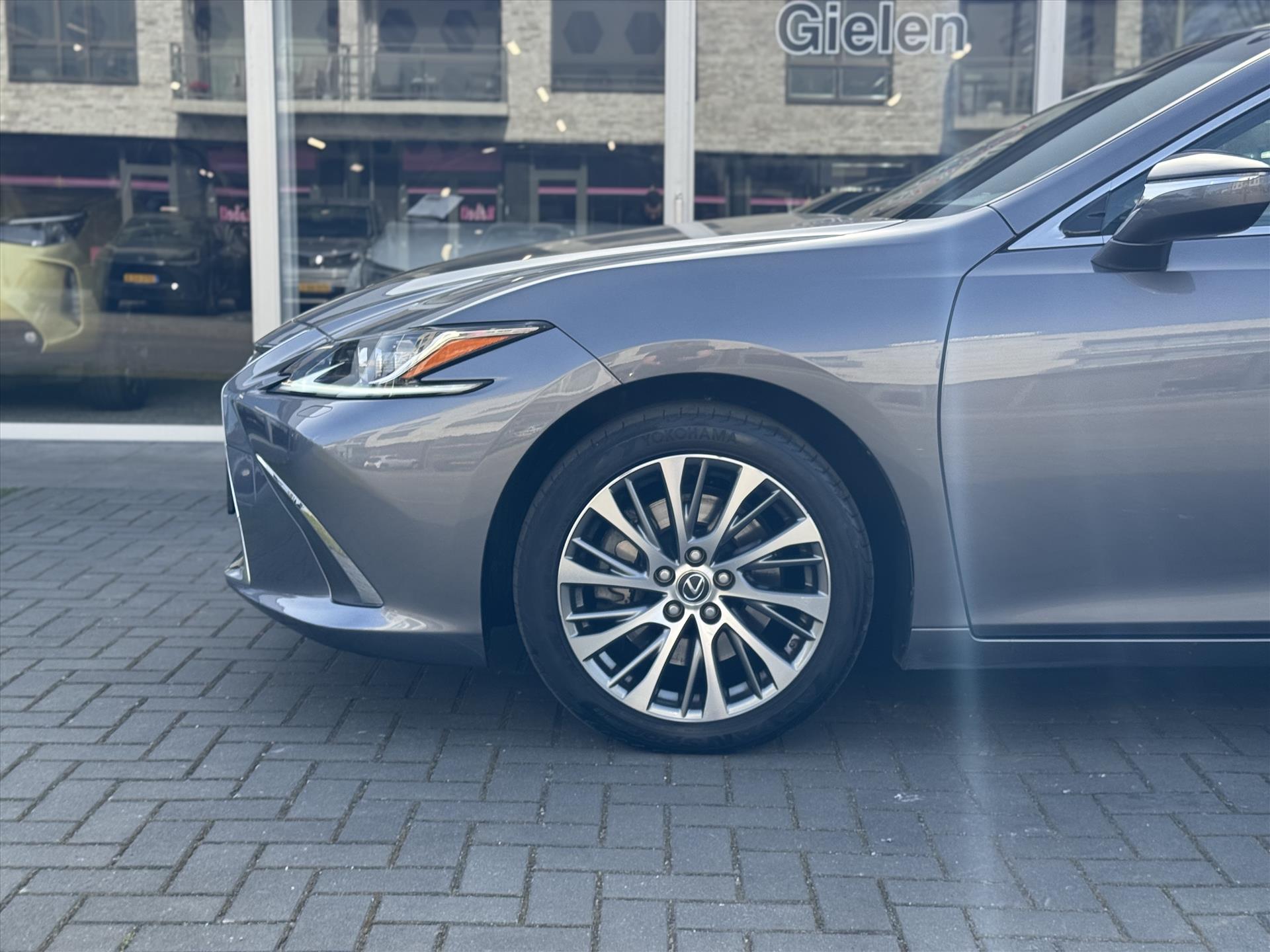 Lexus ES 300h Business Line | Schuifdak, Groot scherm, Stoel + Stuurverwarming, Dodehoekherkenning, Parkeersensoren, CarPlay 43653202-3.jpg | Autobedrijf Gielen