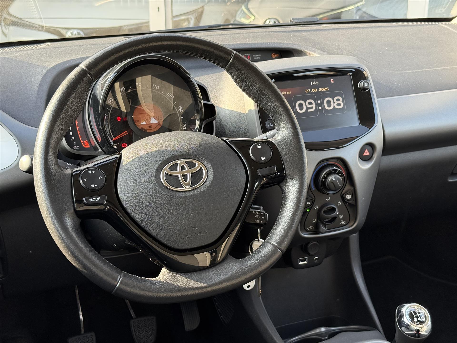 Toyota Aygo 1.0 X-Joy | Apple CarPlay/Android Auto, Lichtmetalen velgen, Parkeercamera, Stuurbediening, In hoogte verstelbare stoel 43684258-11.jpg | Autobedrijf Gielen