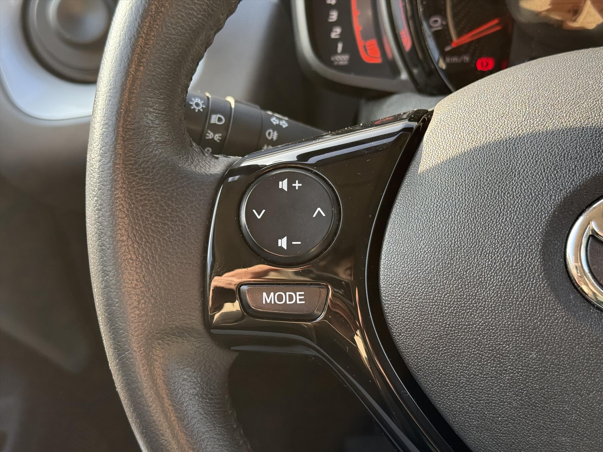 Toyota Aygo 1.0 X-Joy | Apple CarPlay/Android Auto, Lichtmetalen velgen, Parkeercamera, Stuurbediening, In hoogte verstelbare stoel 43684258-14.jpg | Autobedrijf Gielen