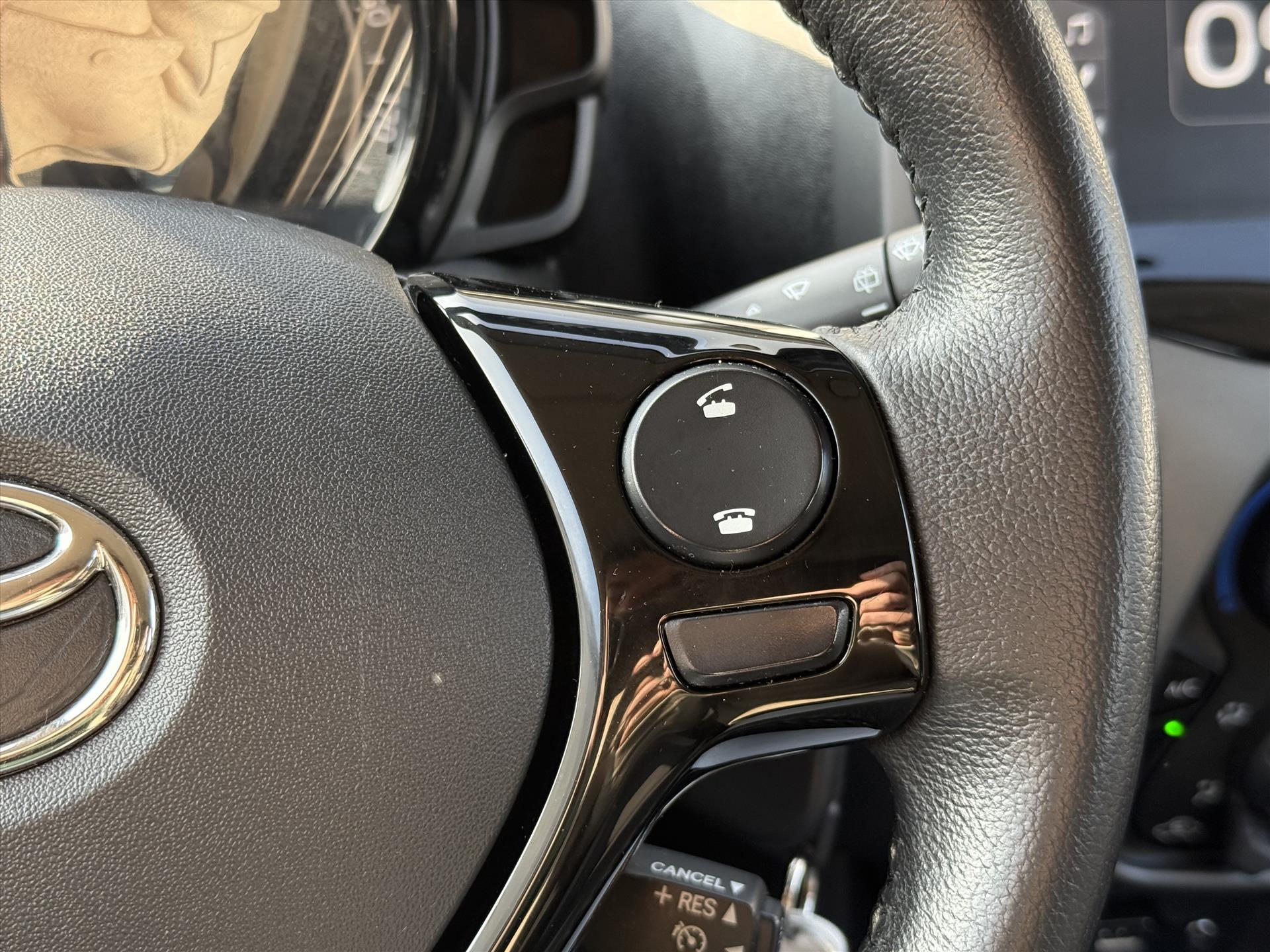 Toyota Aygo 1.0 X-Joy | Apple CarPlay/Android Auto, Lichtmetalen velgen, Parkeercamera, Stuurbediening, In hoogte verstelbare stoel 43684258-15.jpg | Autobedrijf Gielen