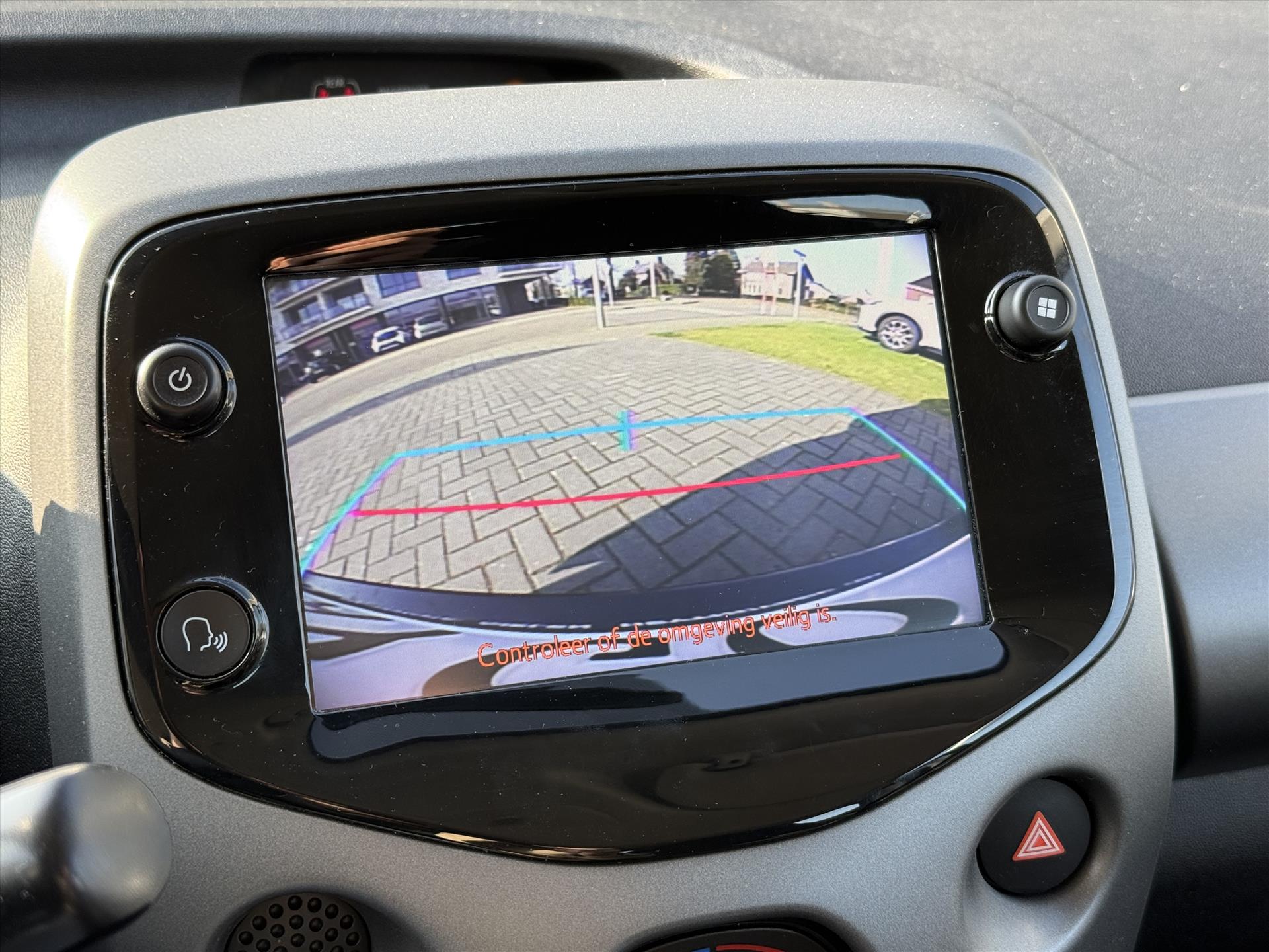 Toyota Aygo 1.0 X-Joy | Apple CarPlay/Android Auto, Lichtmetalen velgen, Parkeercamera, Stuurbediening, In hoogte verstelbare stoel 43684258-19.jpg | Autobedrijf Gielen