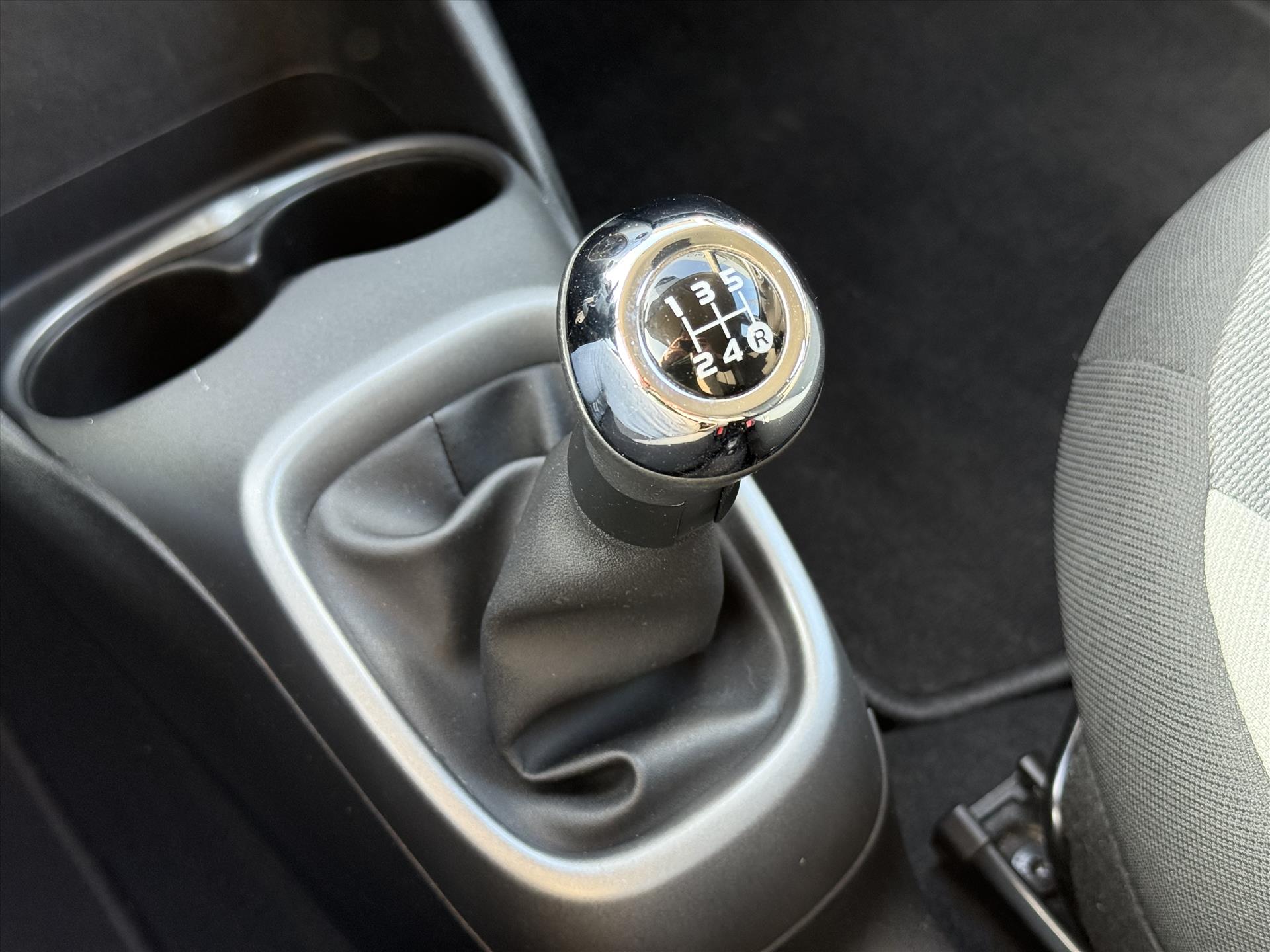 Toyota Aygo 1.0 X-Joy | Apple CarPlay/Android Auto, Lichtmetalen velgen, Parkeercamera, Stuurbediening, In hoogte verstelbare stoel 43684258-21.jpg | Autobedrijf Gielen