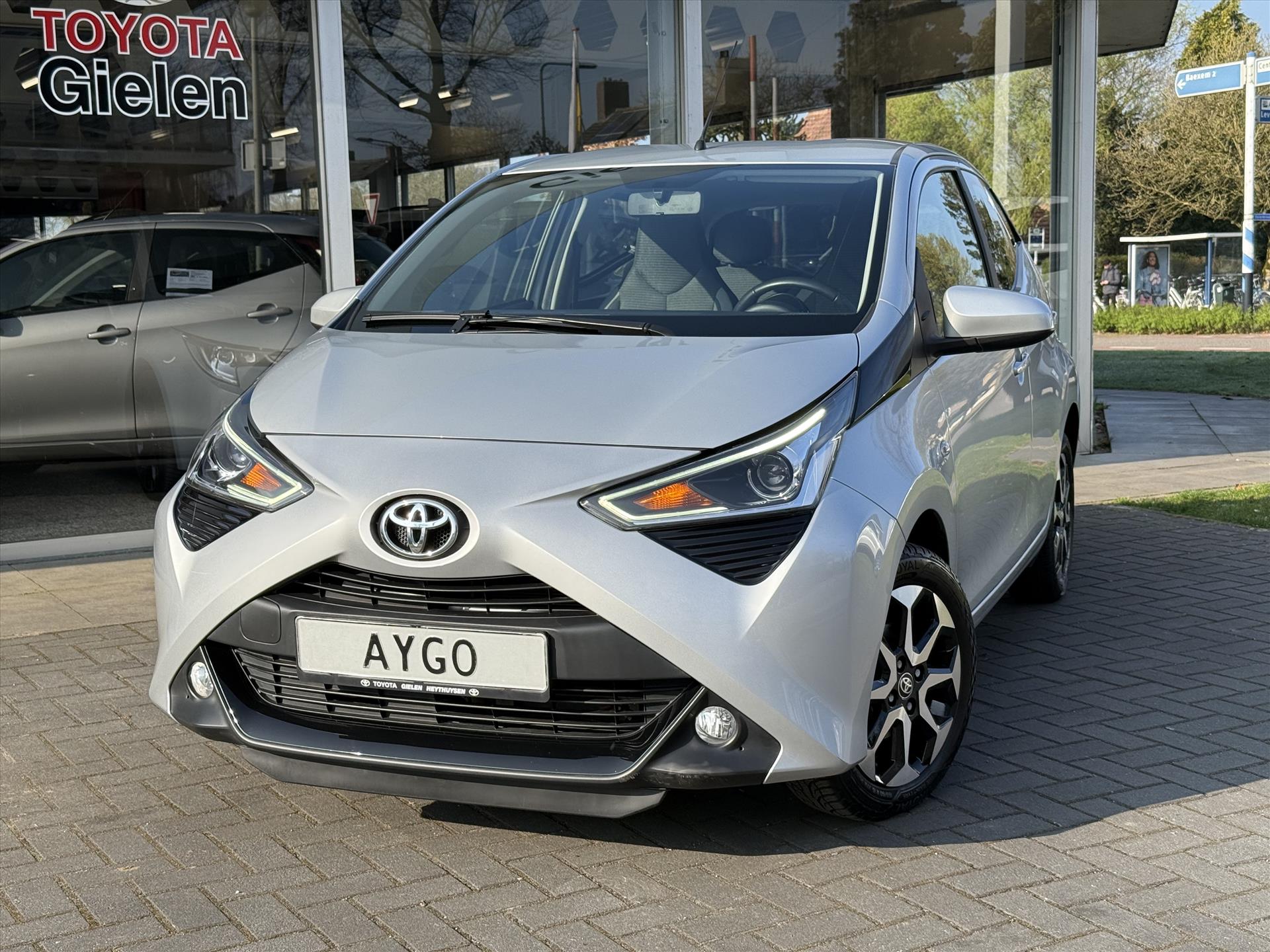 Toyota Aygo 1.0 X-Joy | Apple CarPlay/Android Auto, Lichtmetalen velgen, Parkeercamera, Stuurbediening, In hoogte verstelbare stoel 43684258-23.jpg | Autobedrijf Gielen
