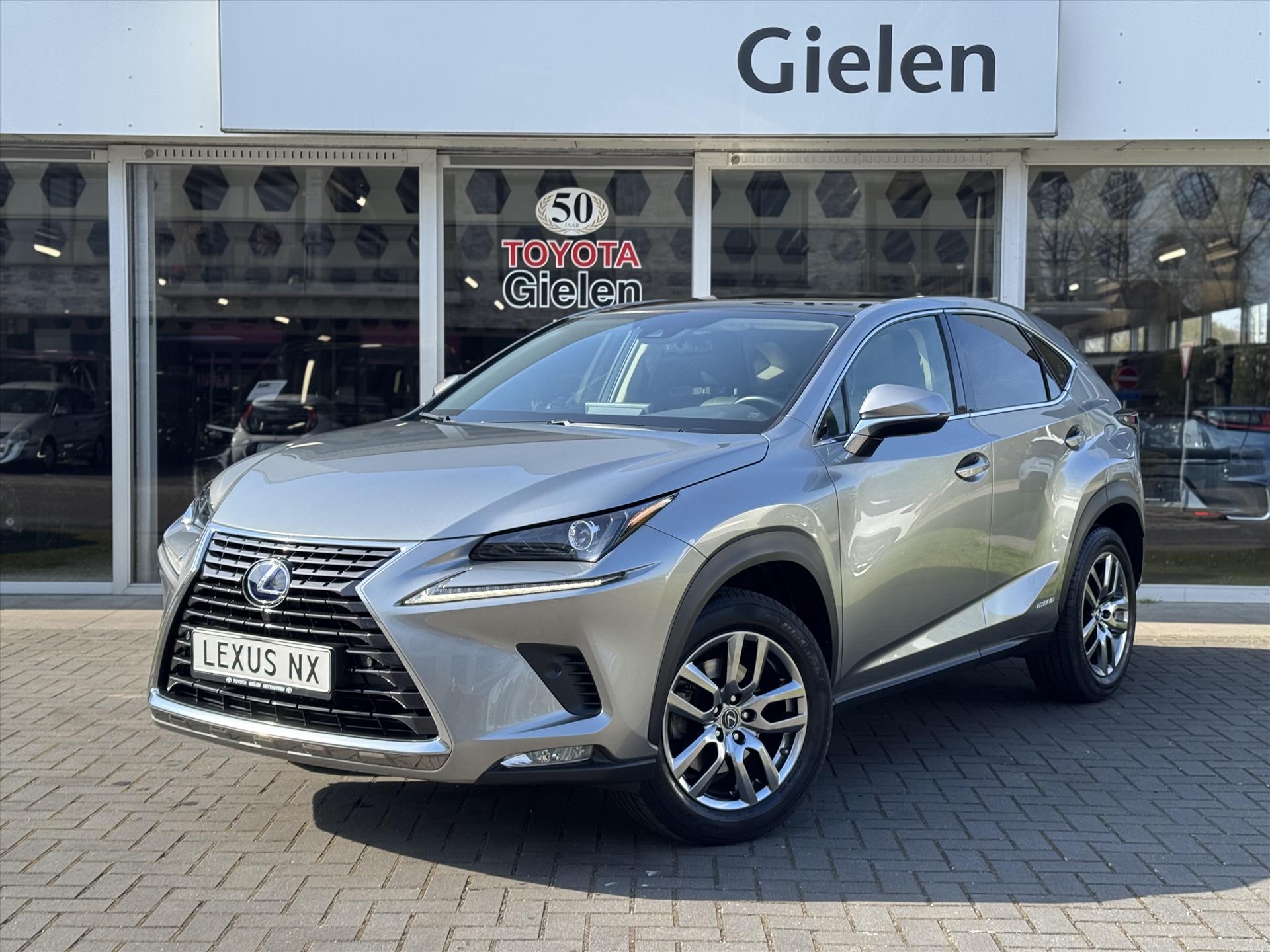 Lexus NX 300h AWD Luxury Line | Panoramadak, Premium Navigatie, Parkeersensoren, Leer, Stoelverwarming, Apple CarPlay/Android Auto 43744635-0.jpg | Autobedrijf Gielen